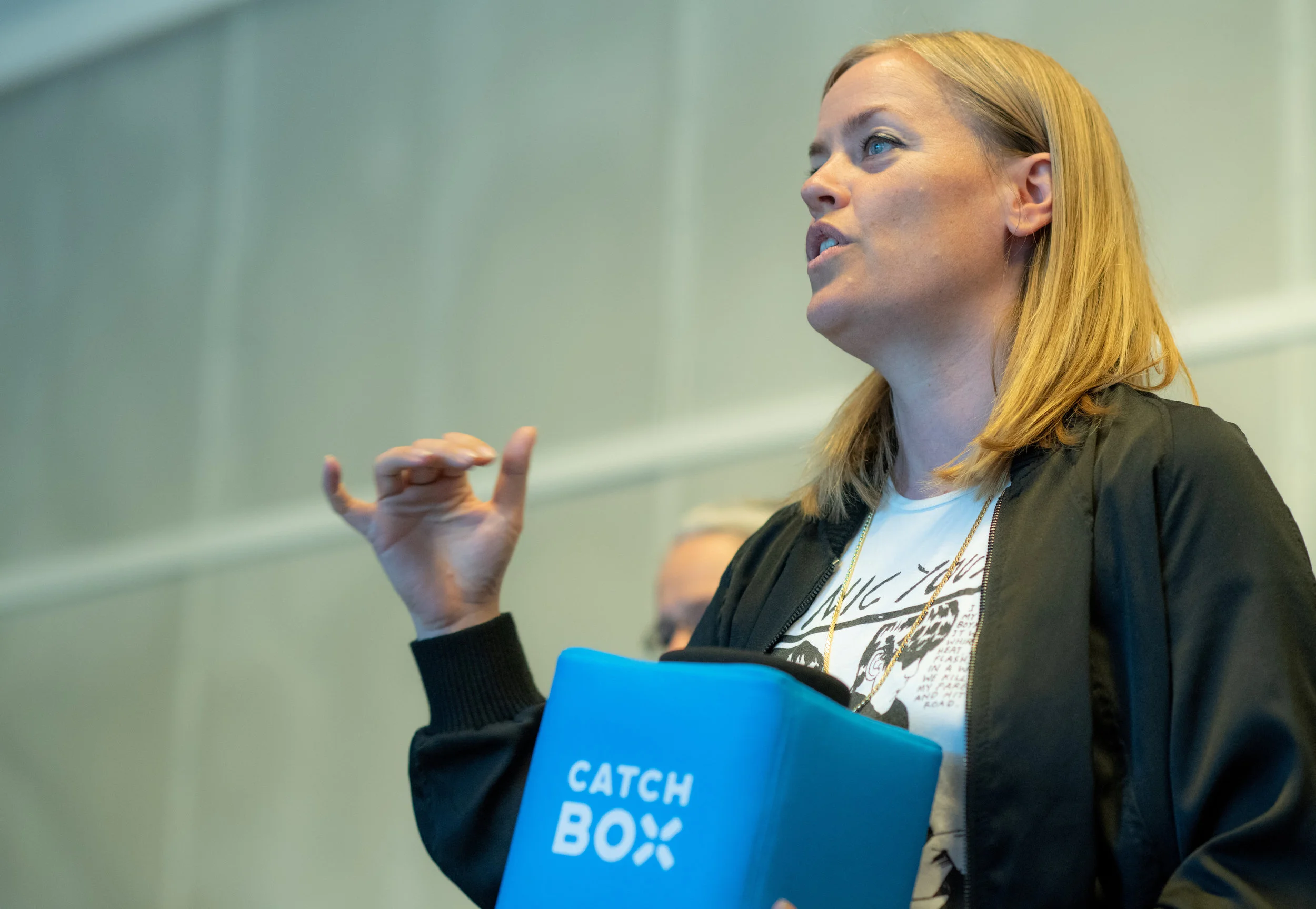 Hilde Tørdal, fra Norske Billedkunstnere med en siste appell for dagen.