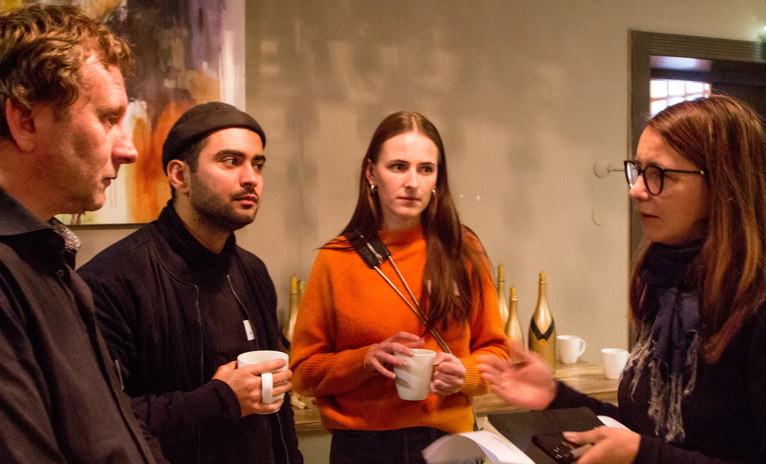 Produsent John Arvid Berger og medvirkende Mohammed Saleh og Barbro Bugge fra filmen Rekonstruksjon Utøya, i samtale med Hilde Kjos fra DKS i Akershus.