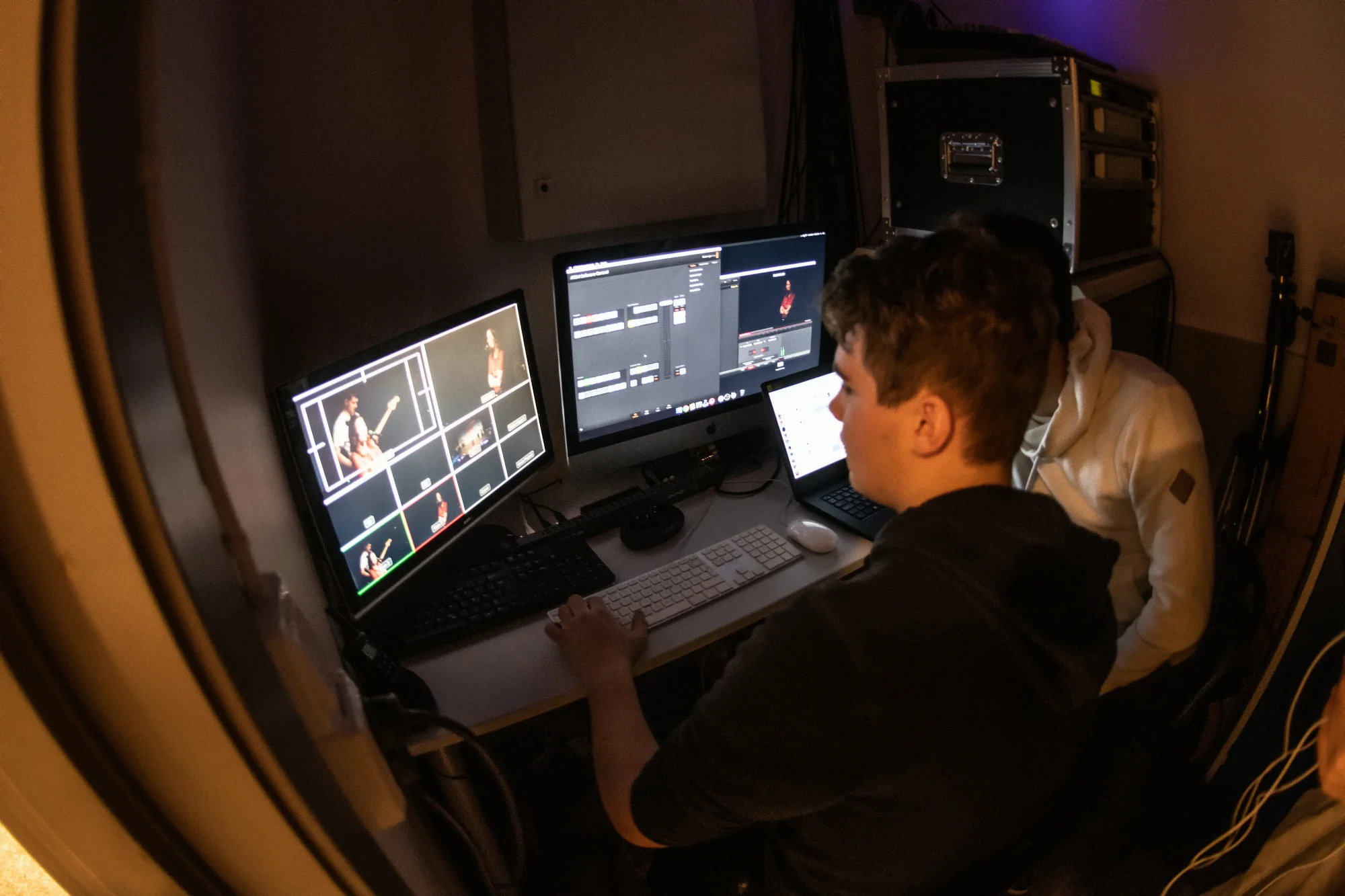 På Røyken videregående skole var det elevene selv som styrte lys, i tillegg til en flerkameraproduksjon av konserten