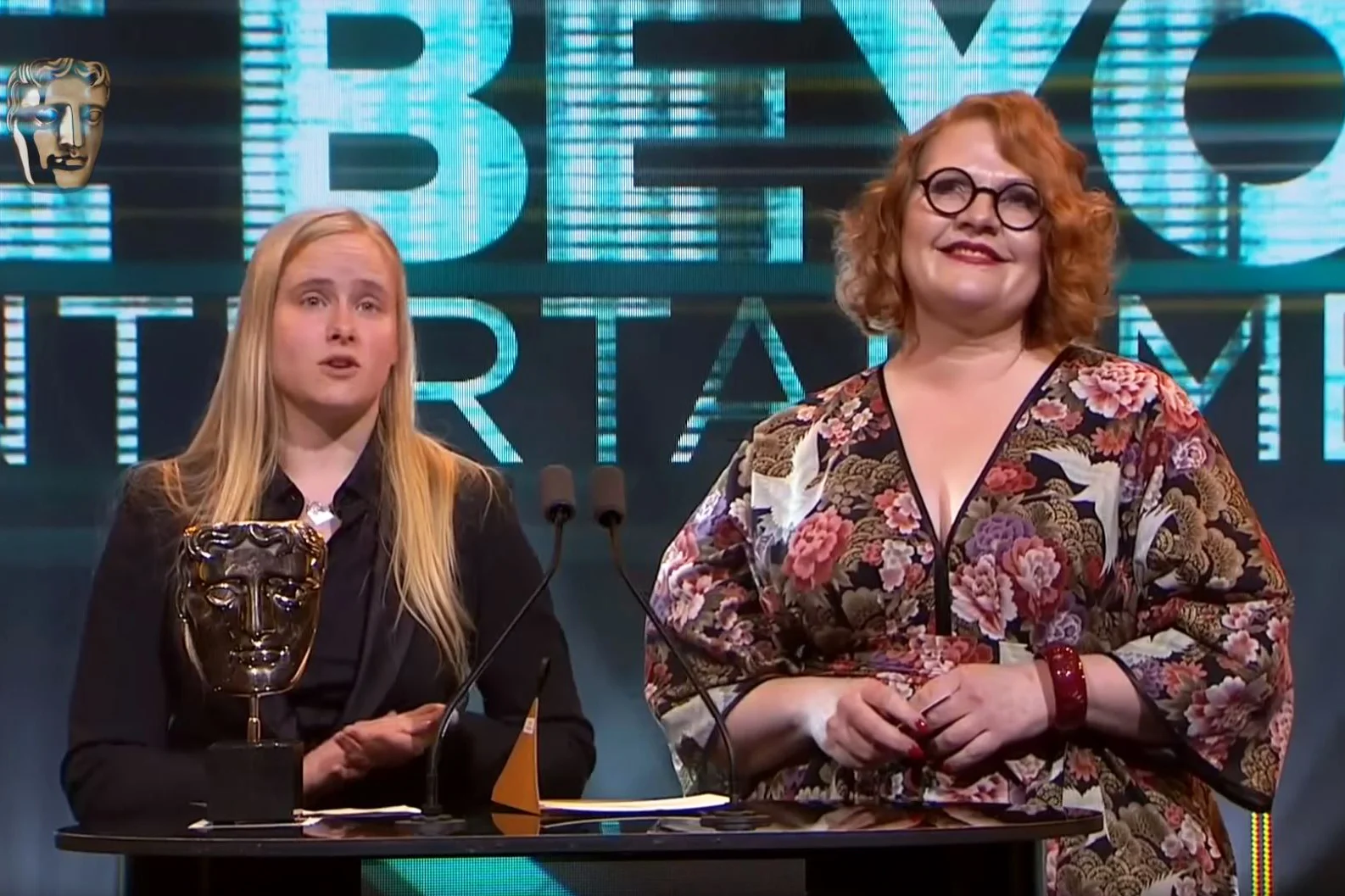 Catharina Bøhler fra Sarepta Studio (t.v.) og kreativ produsent Elin Festøy fra Teknopilot mottok BAFTA-prisen for My Child: Lebensborn. Foto: Skjermdump/BAFTA.