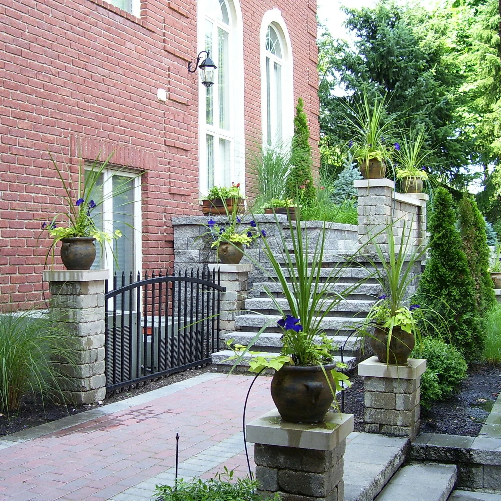 Stone steps framed with stone pillars create a three-dimensional space and add grandeur to any atmosphere. Projects like this look great when accompanied with potted plants!