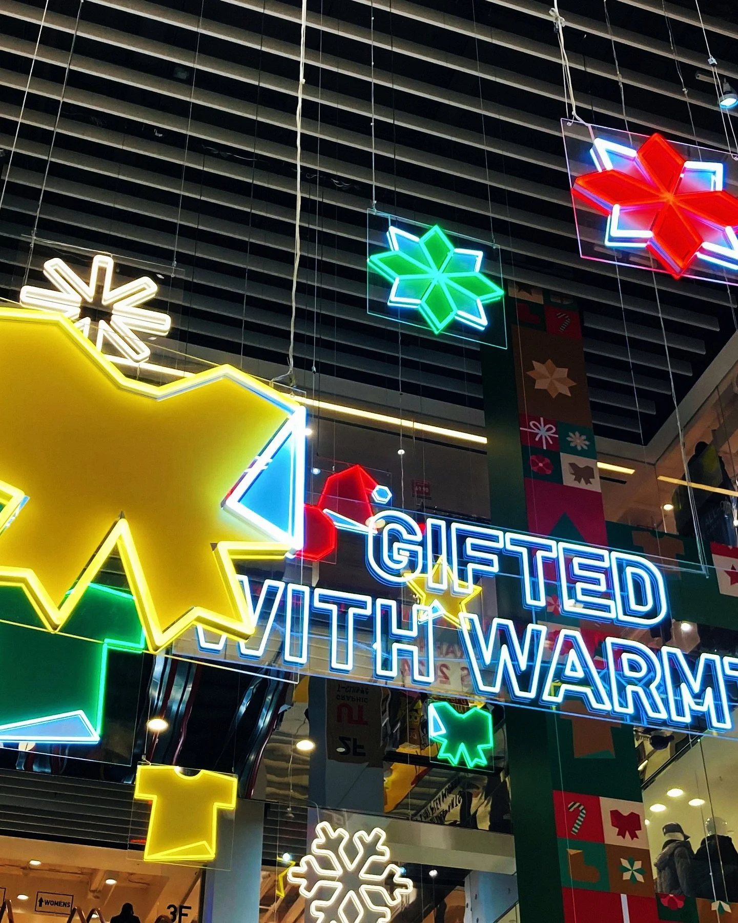 In 2024, I collaborated with the great folks at @push.xyz @uniqlo as Creative Director on the global holiday gift campaign. These are a small selection from what we made. 🎄🎁