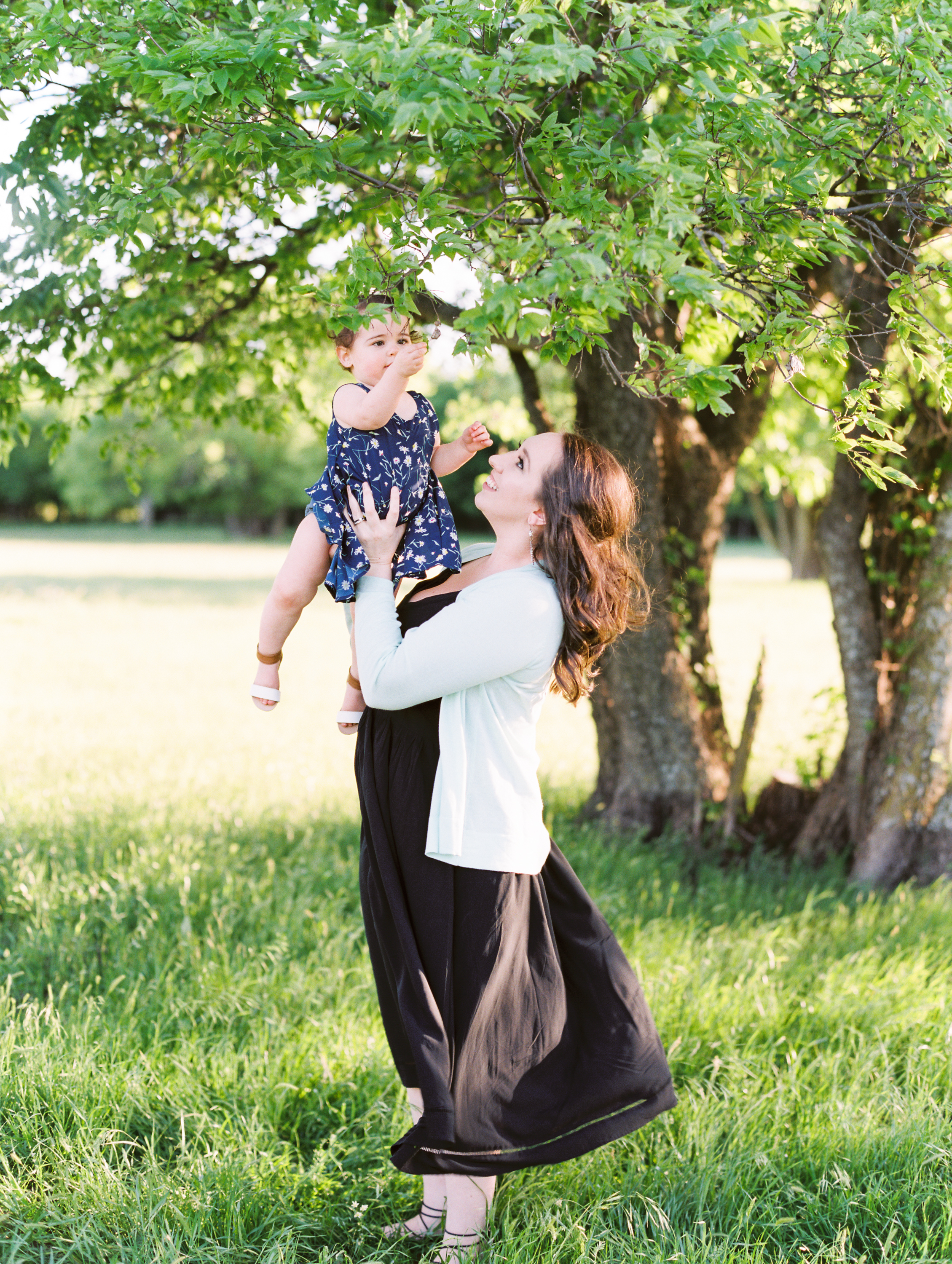 Spring Family Session on Film | What To Wear To Your Family Session | Dallas / Ft. Worth Family Photography | Britni Dean Photography | britnidean.com