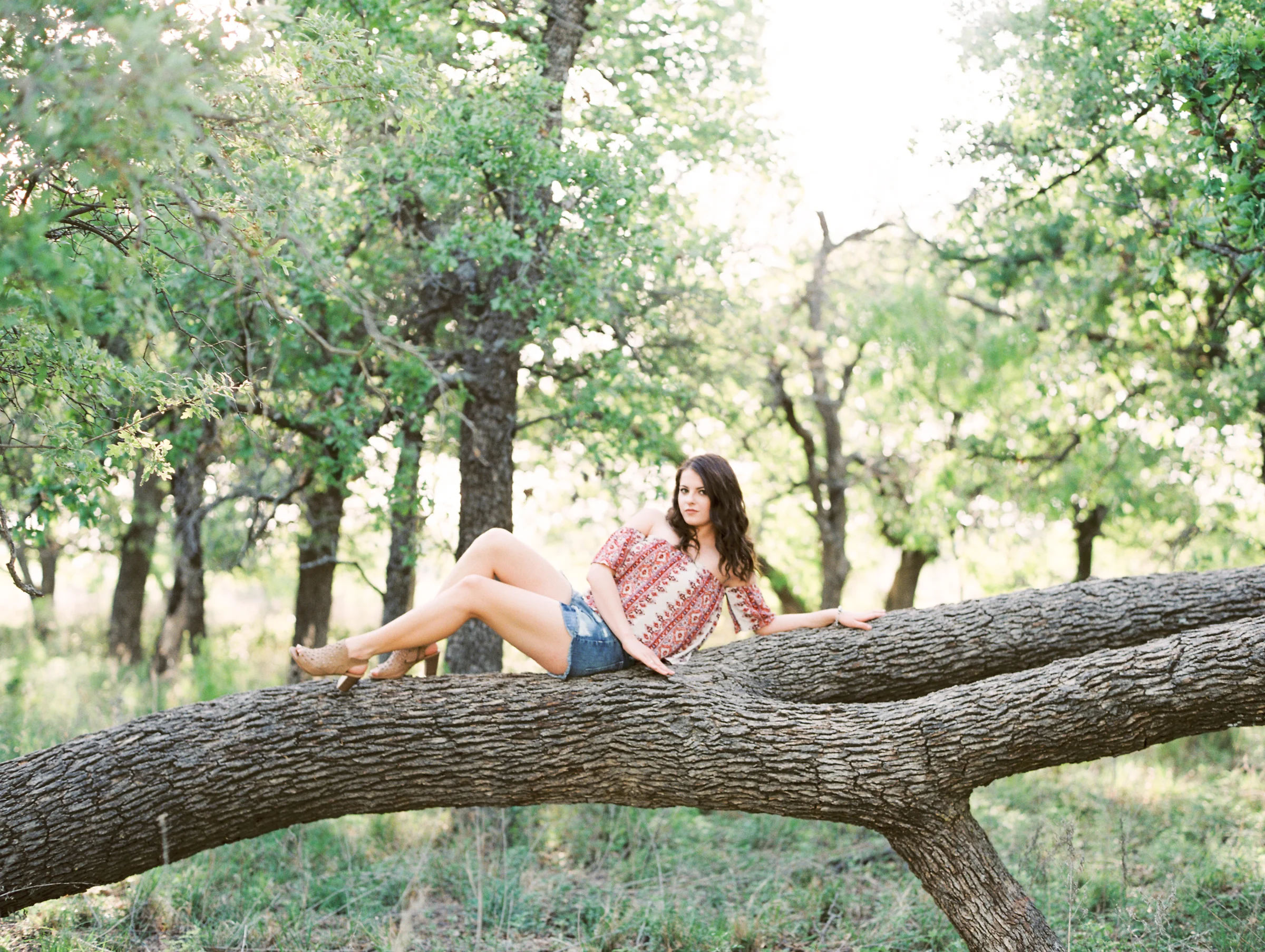 Maddie, Class of 2017 | Gorgeous Senior Session, Stylish Senior Photos | Texas Senior Photographer, Ideas For Senior Girl Session | britnidean.com