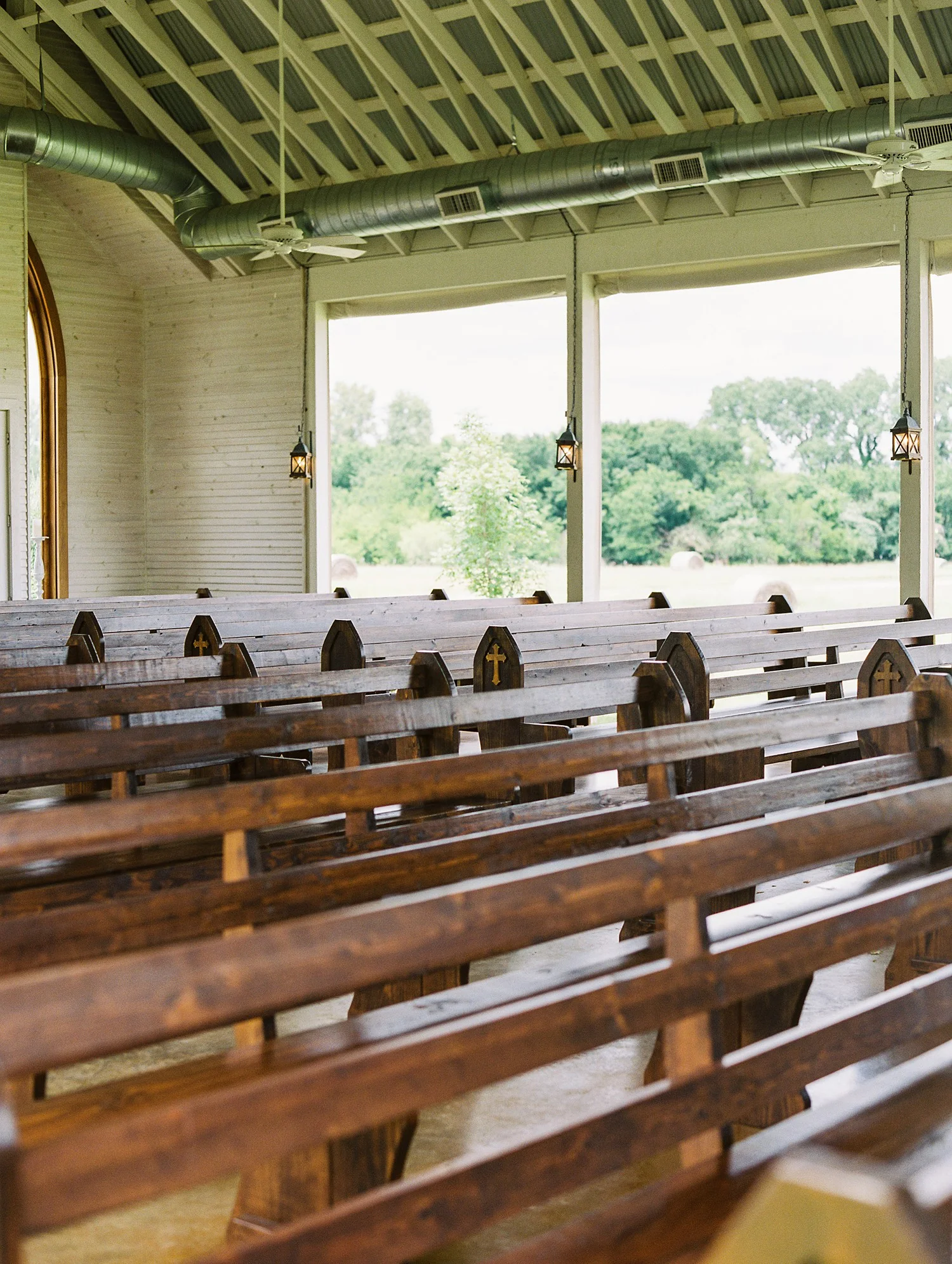 Chapel Wedding | | Summer Wedding Inspiration | Fort Worth Wedding Photographer | The Brooks at Weatherford