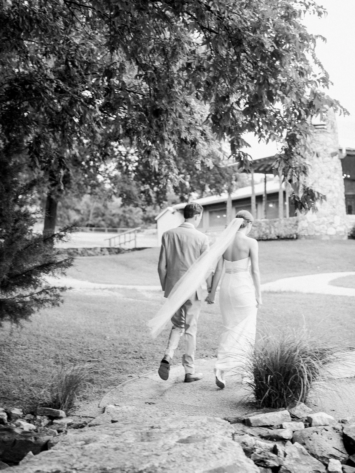 Bride & Groom Photo Inspiration | Romantic Summer Wedding Inspiration | Fort Worth Wedding Photographer | The Brooks at Weatherford