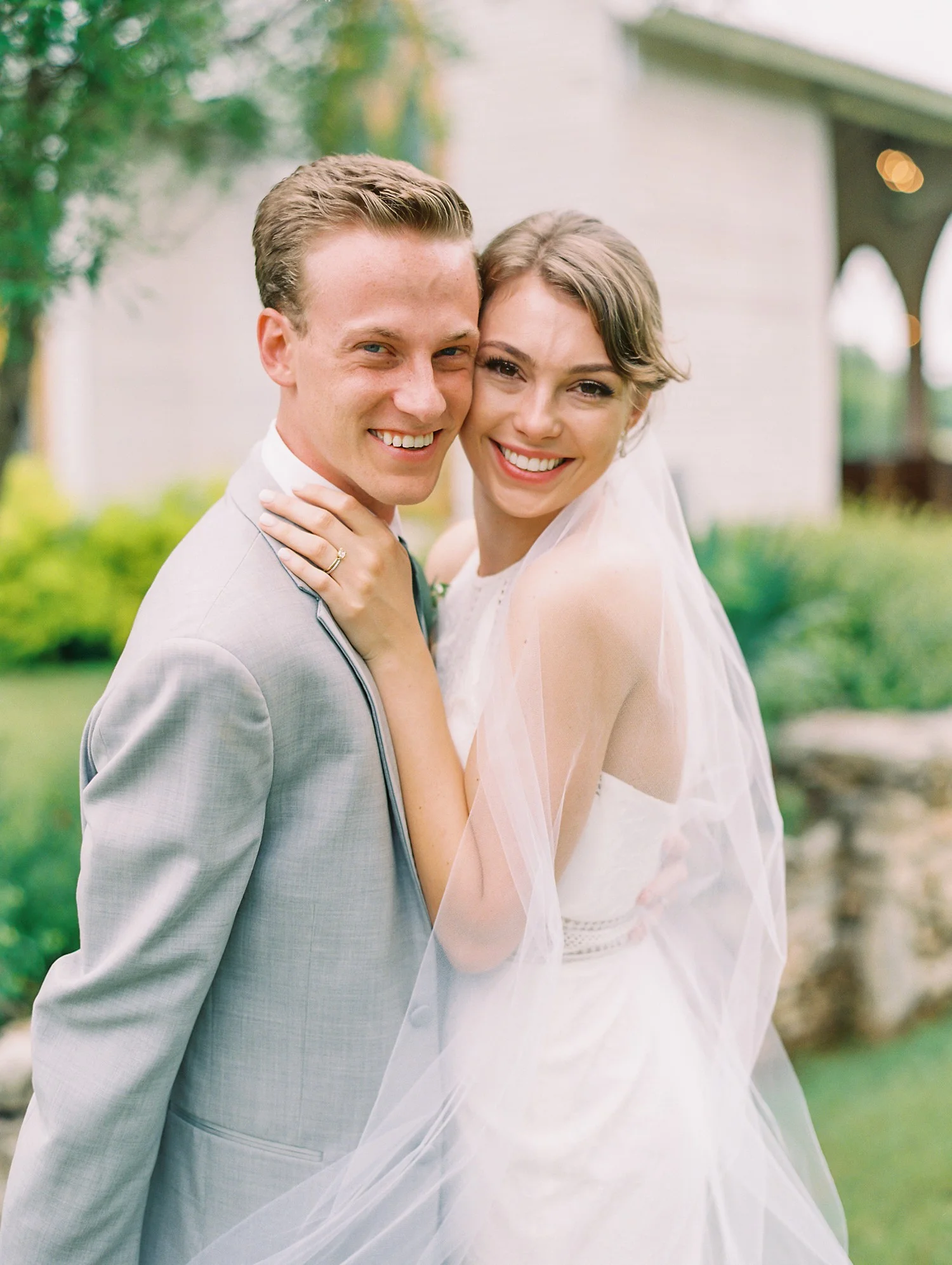 Bride & Groom Photo Inspiration | Romantic Summer Wedding Inspiration | Fort Worth Wedding Photographer | The Brooks at Weatherford