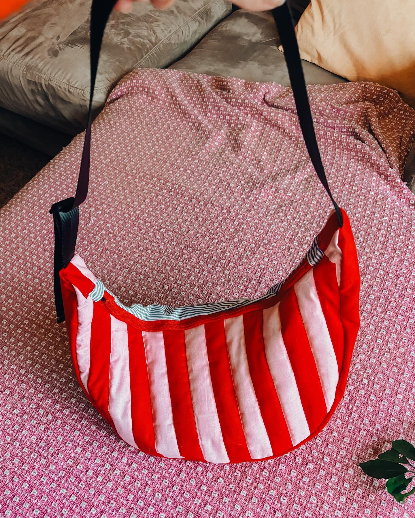 I can&rsquo;t believe I pulled this off in less than a day. I live for stripes and a pink &amp; red color combo. If you know me at all, you know much I love a Baggu crescent bag, so that&rsquo;s how this one came about! ❤️🩷 (the blue &amp; white str