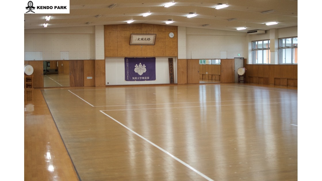 There were many students engaging in individual practice sessions during the interview.