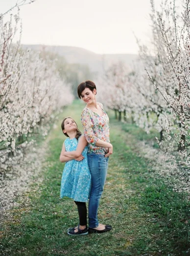 Apricot_Blossoms_Family_Shoot_0014.jpg
