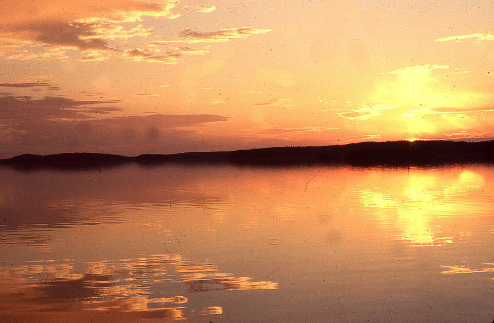落日山湖,莎凡特湖西北安大略湖西北。raybet11图像由安迪Fyon, 1976年10月。