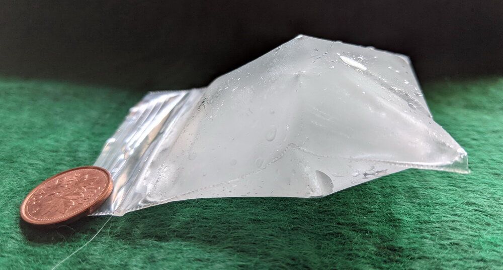 图7:我们可以通过填充模型形成的一个小丘,冷冻,用塑料袋装满水。这个冻结的冰的袋子代表小丘的冰核。当它冻结了,冰向四面八方扩展。在小丘的世界里,冰w…