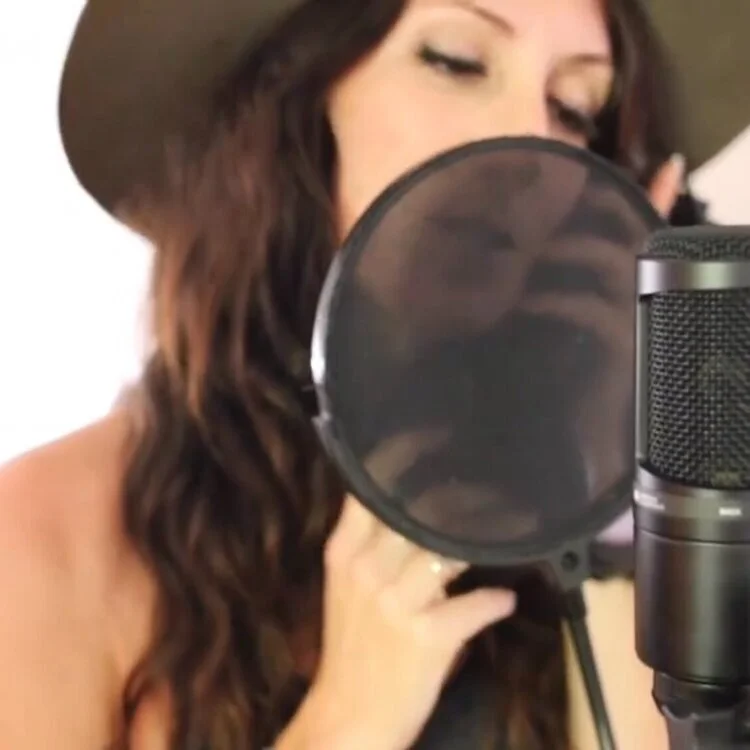 MARIA TAYLOR RECORDS QUARANTINE COLLABORATION WITH NIK FREITAS