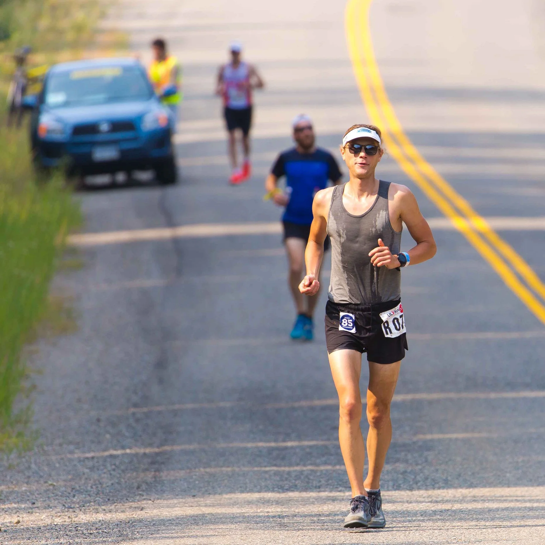 Early miles--still feeling relaxed. In the background, Daniel is bringing me food.