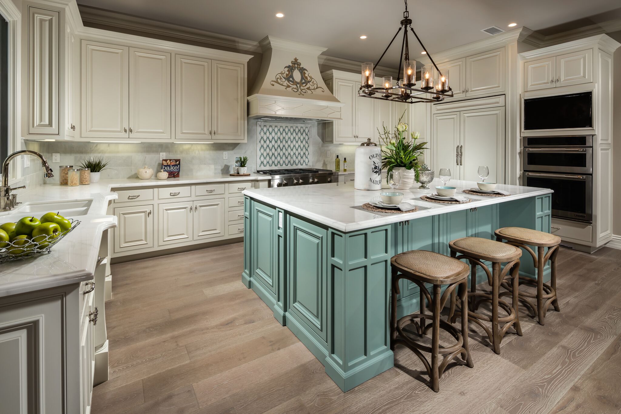 2500 ALBERT KITCHEN.JPG
