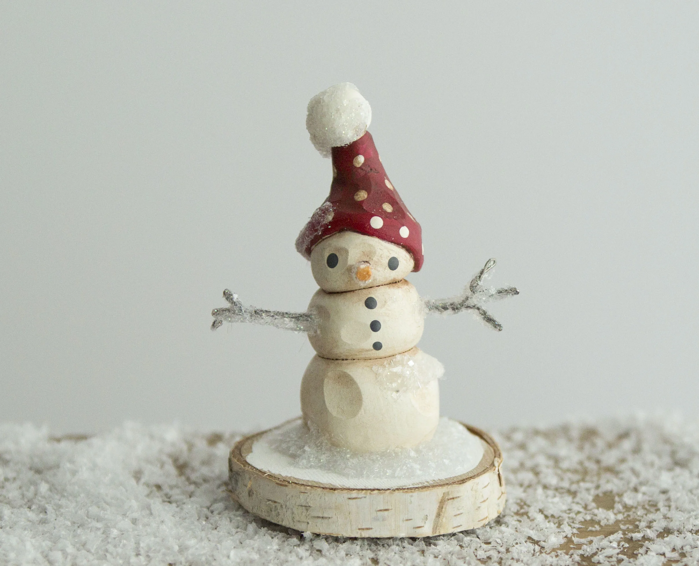 Wholesale Small Snowman on wood disk