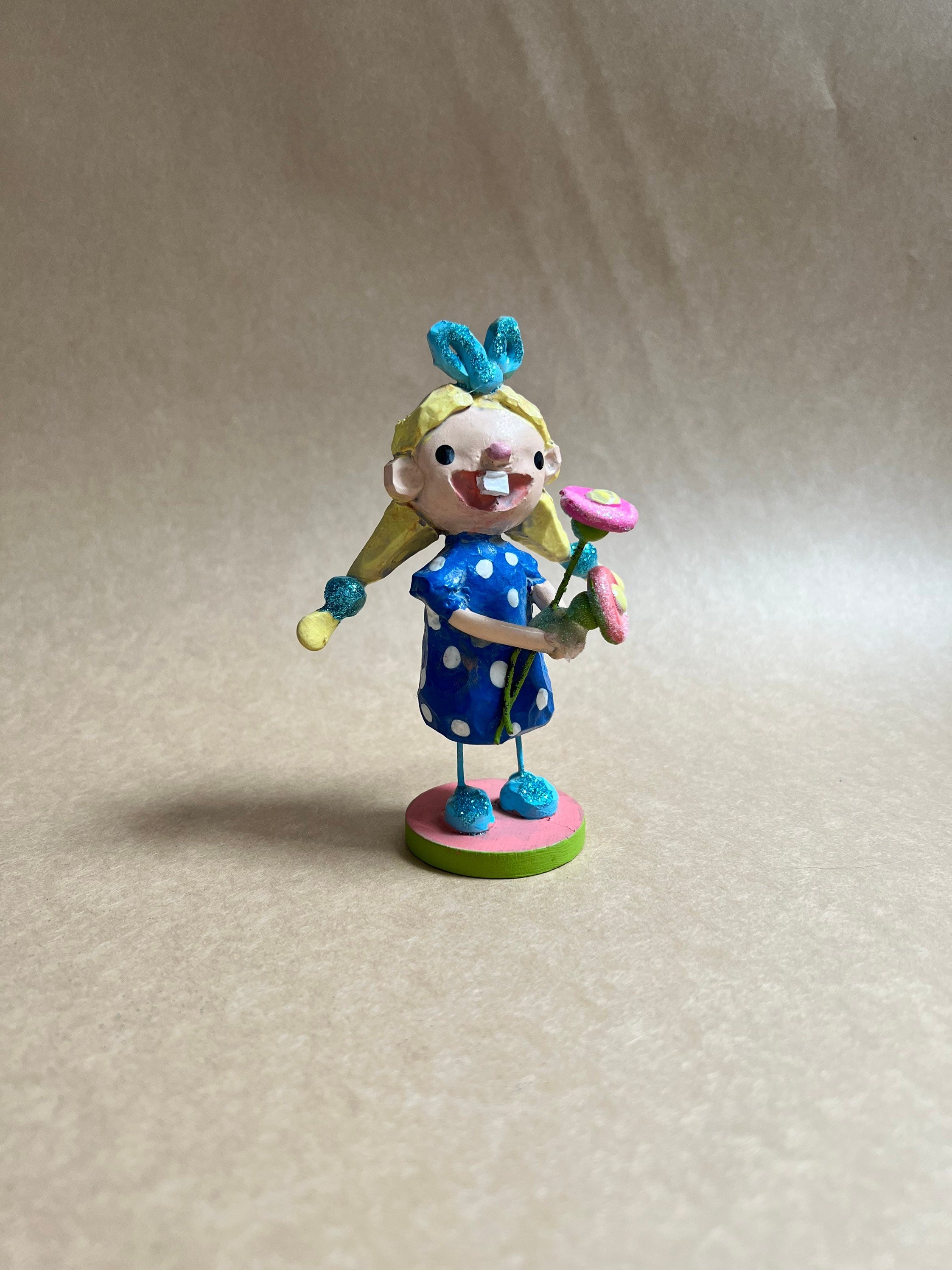 Daisy / carved folk art // Trieste Prusso Design