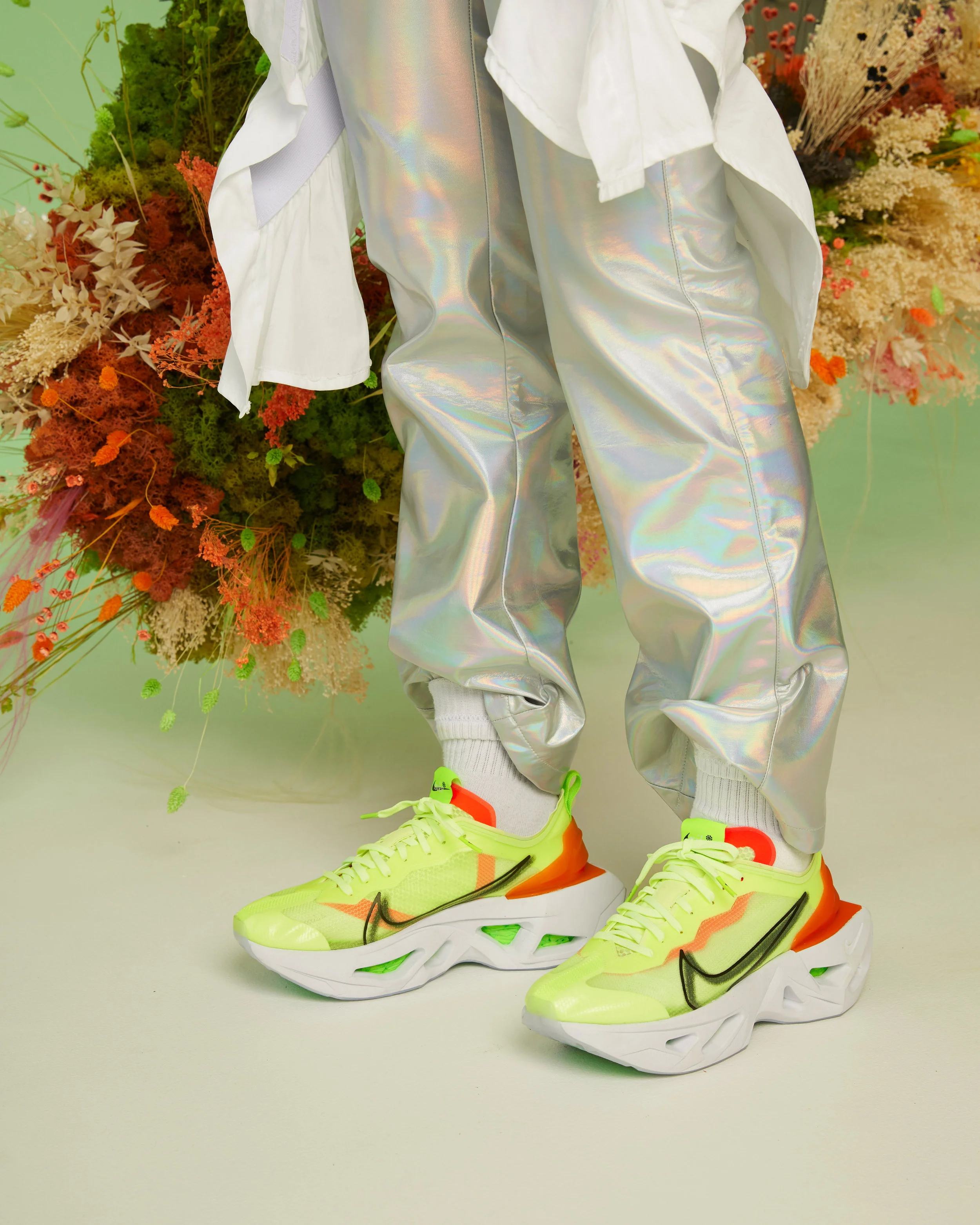 NAKED_NIKE_KICKI_13.jpg