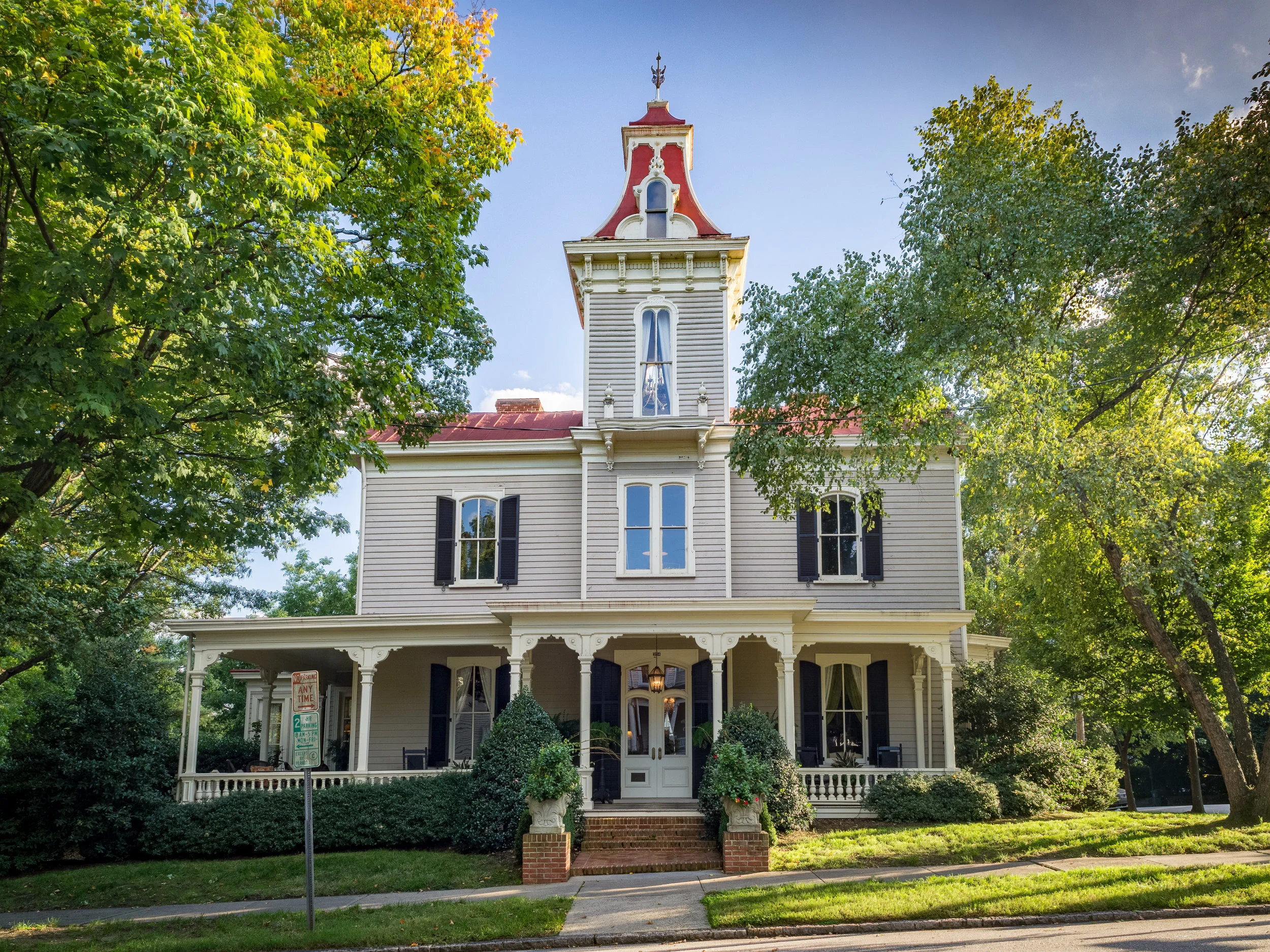 304 Oakwood Avenue. Photo: Jim Lamb