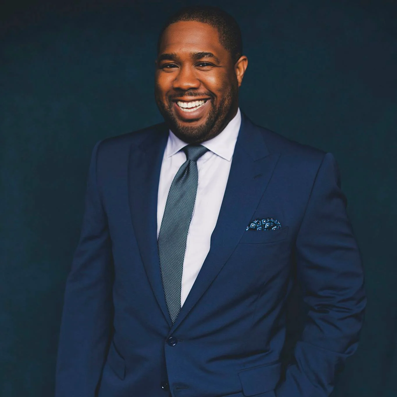 Derrick Sanders As the founding artistic director of Congo Square Theatre Company in Chicago, Derrick Sanders has directed numerous productions including: Joe Turner’s Come and Gone, which won Black Theatre Alliance Awards for best production and direction; Seven Guitars, which won Joseph Jefferson Awards for best production and direction; the world premiere of Deep Azure and most recently, the Baltimore premiere of Twisted Melodies by Artistic Associate Kelvin Roston. 