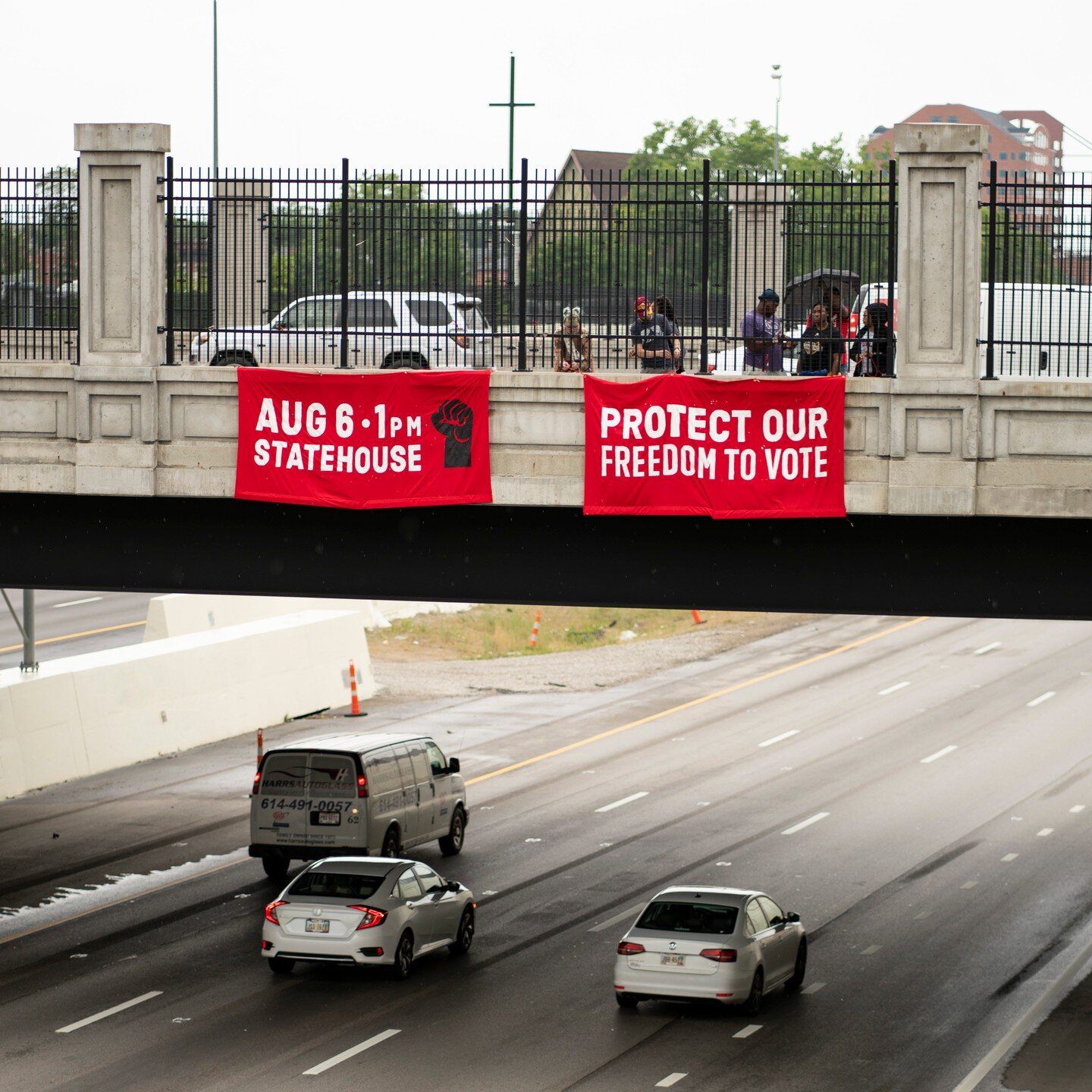 Last week, we gatthered with young people organizing to defend democracy from across the state of Ohio. We skilled up on art production, banner drop tactics + visual storytelling . Fair maps are a missing key to unlock abortion access, racial justice