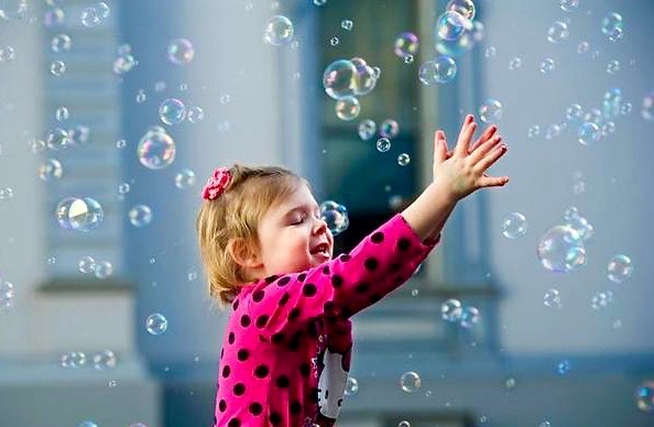 girl w:little bubbles.jpg