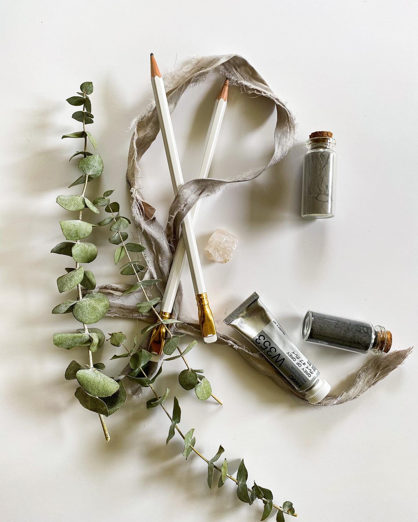 eucalyptus everything // drawing, painting and pigment processing- it is all things eucalyptus over here.