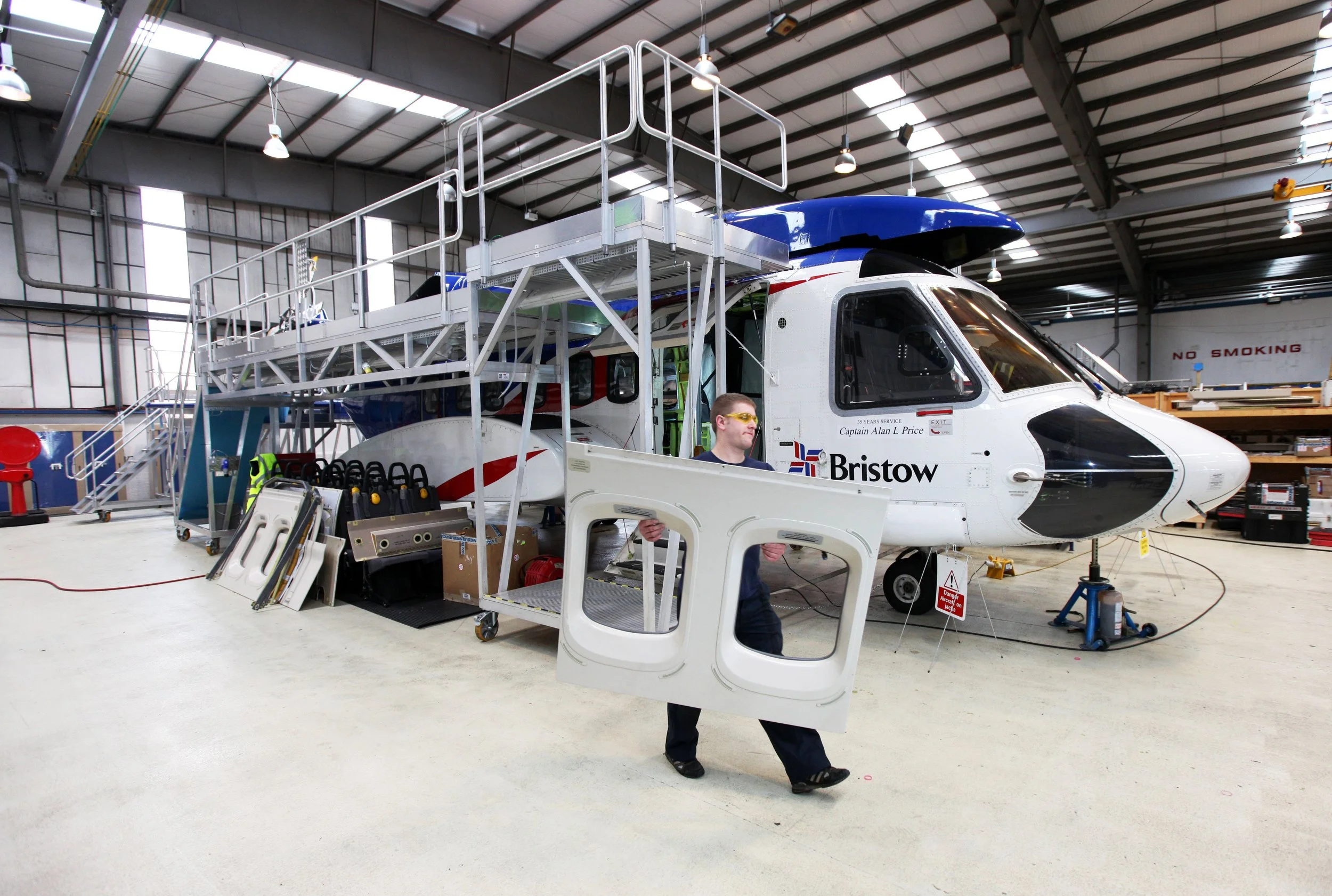 21. Helicopter Heavy Maintenance Stands (S92)