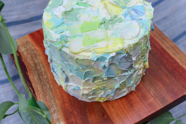 I had so much fun playing with different colours and textures in creating this palette knife cake. It was awesome getting outside my comfort zone and trying something new. Thank you Lindsay from @theflourgirl_ for organizing this fun collab! Be sure 