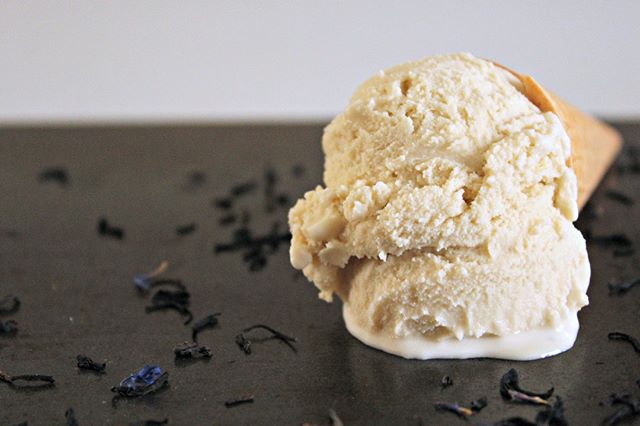 London Fog is my favourite ice cream flavour. What's yours? ⁠
⁠
Ps. You can find the recipe for this London Fog Ice Cream on my blog. ⁠
⁠
#byjaclyn #baking #love #bakinglove #sobestfriendsforfrosting #theeverygirl #delighful #canadianblogger #foodie 