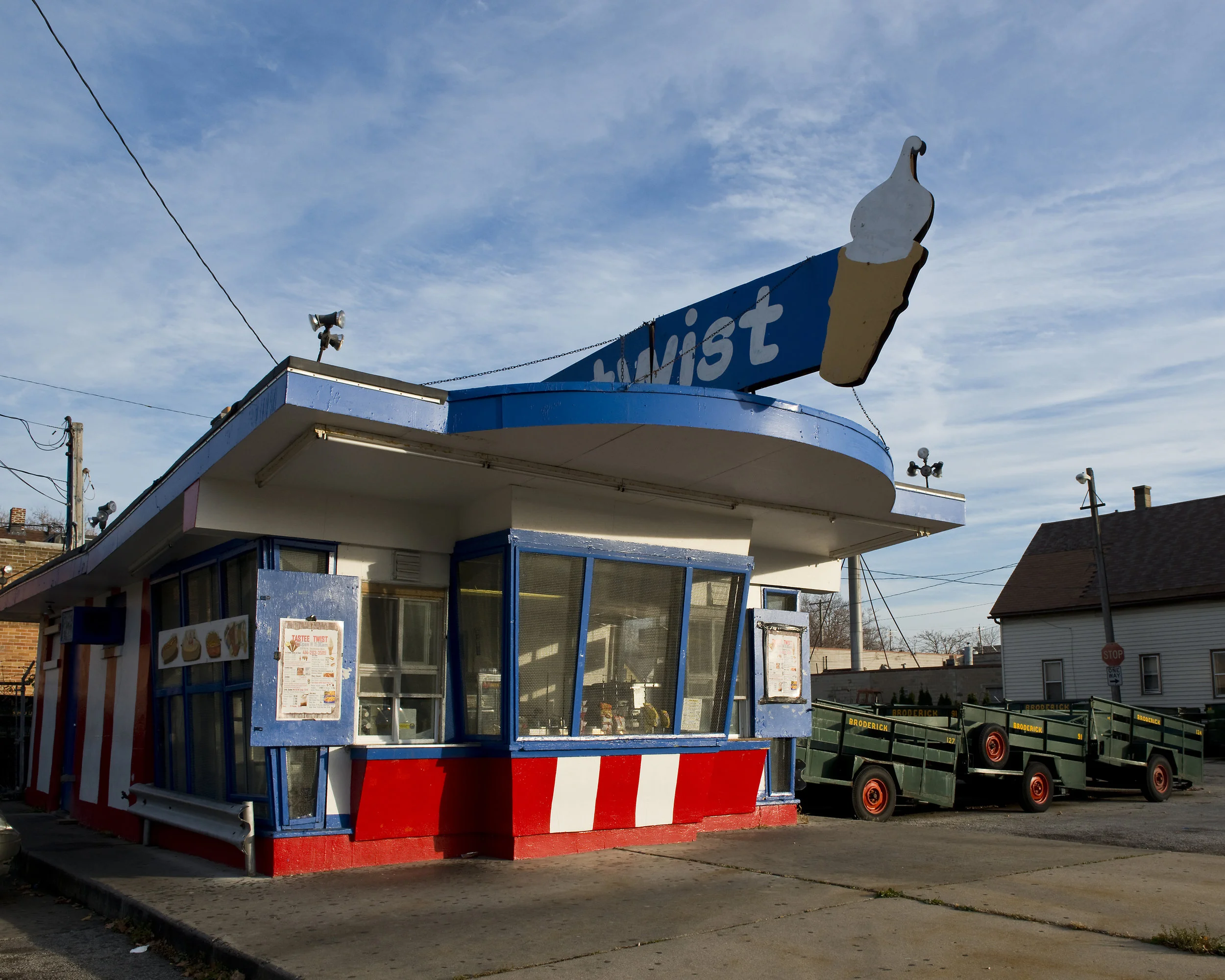 53206