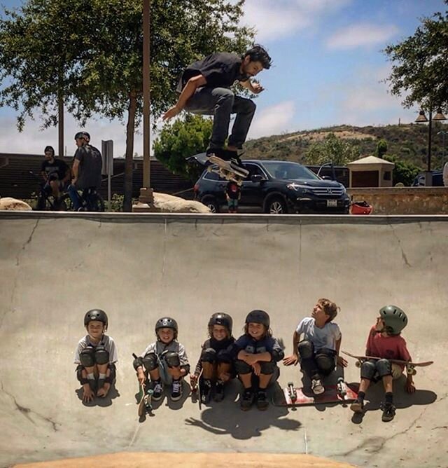 Coach Tommy with the weekend hype! Do you have a small group of friends that want to arrange a private skate camp, class, or lesson? Let us know! We have resumed teaching at all San Diego Skate Parks. Check out WWW.SDSKATELIFE.COM for more info || #s