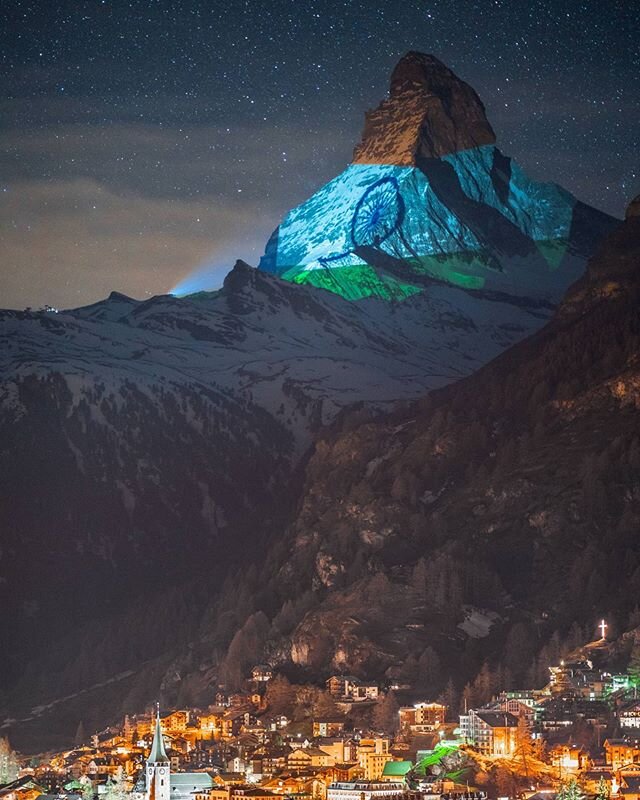 Thanks #Matterhorn and light artist @gerryhofstetter 📸 by @gabrielperren for a wonderful display of solidarity and the picture.

Swiss Village Has Been Projecting World Flags Onto One of Their Tallest Mountains in Solidarity of Pandemic. 
#switzerla