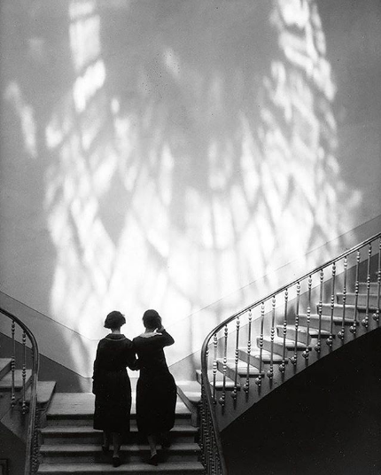 1920s, Manuel Alvarez Bravo, Figuras en el Castillo, Mexico.png