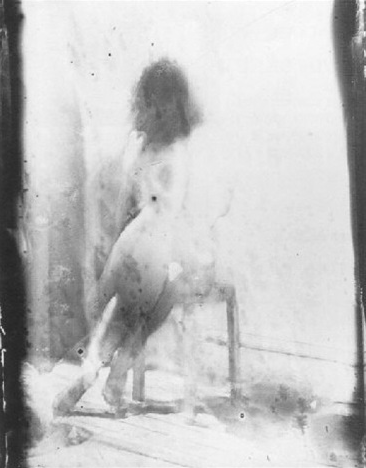 1930-39, Dora Maar, Femme assise de dos.png