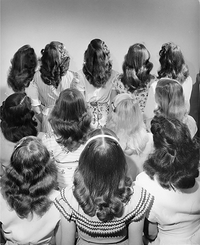 1947, Nina Leen, Popular Shoulder Lenght Hairstyles for Teenagers.png