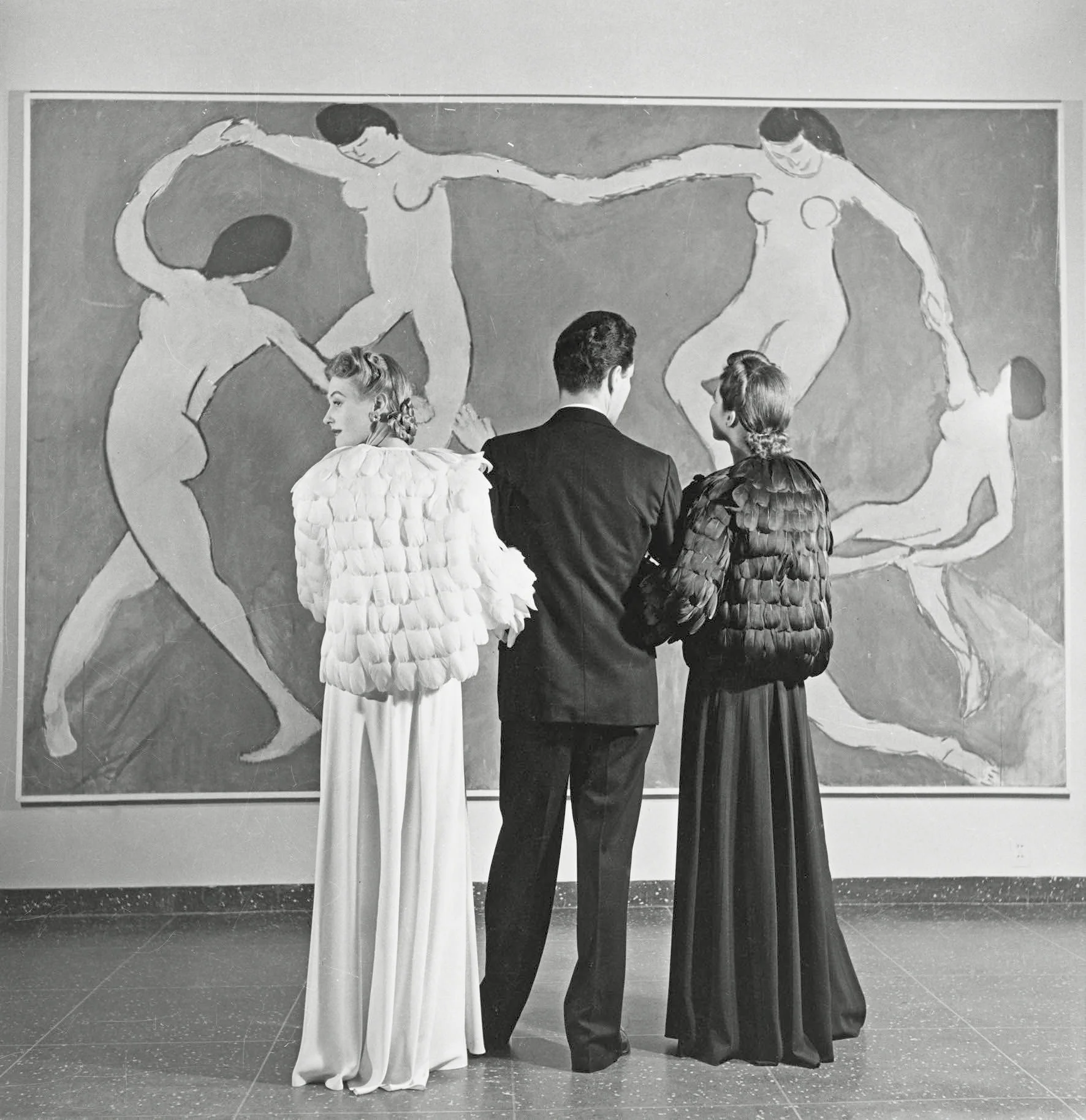 1940, Louise Dahl-Wolfe, Looking at Matisse.jpg