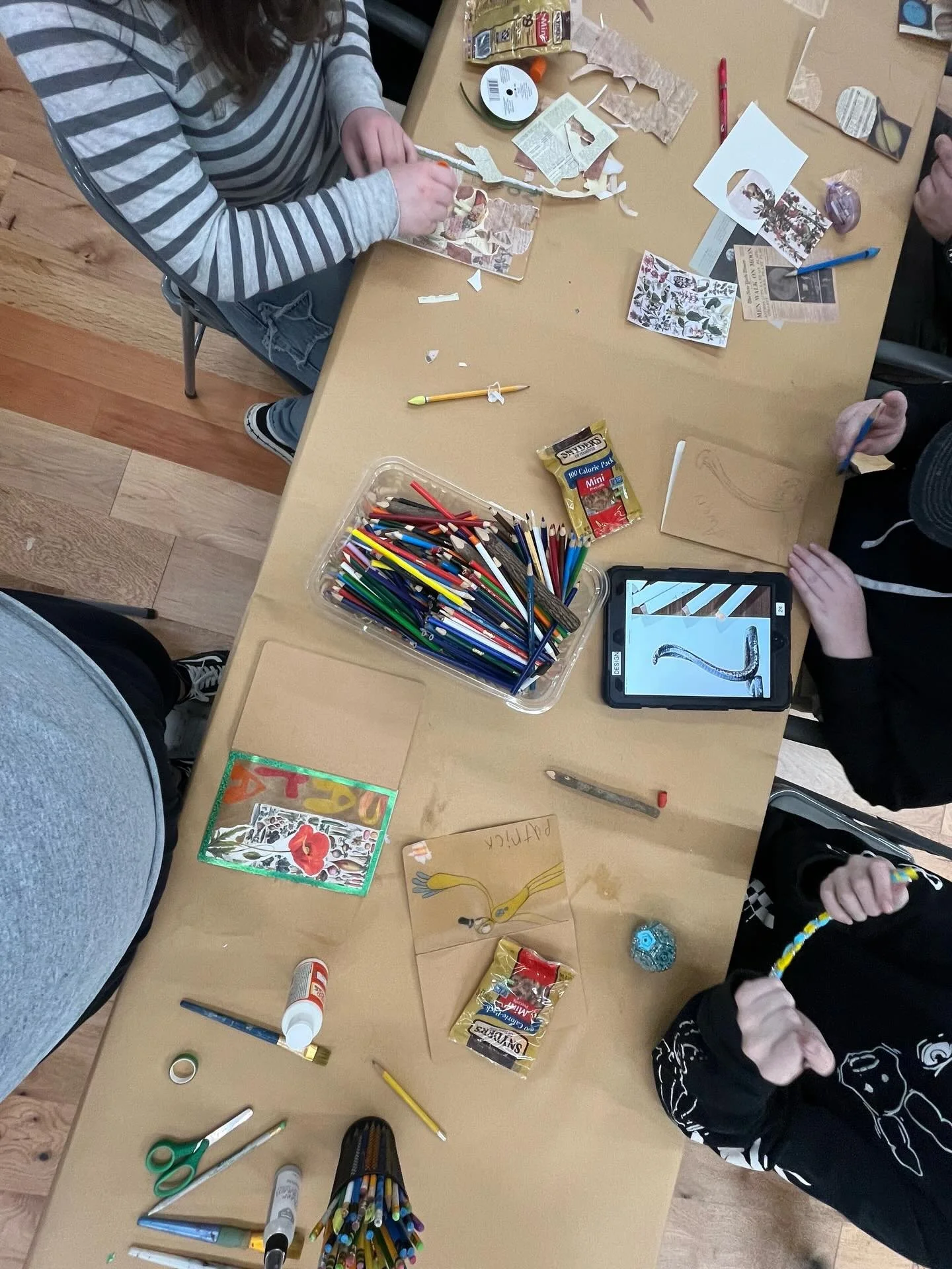 [Espa&ntilde;ol abajo] ✨💙🤩
We recently kicked off our second year of Momentum After-School Programming, and it&rsquo;s already been filled with so much joy and hands-on learning!
We began with an introduction to Talent Maker City and created commun
