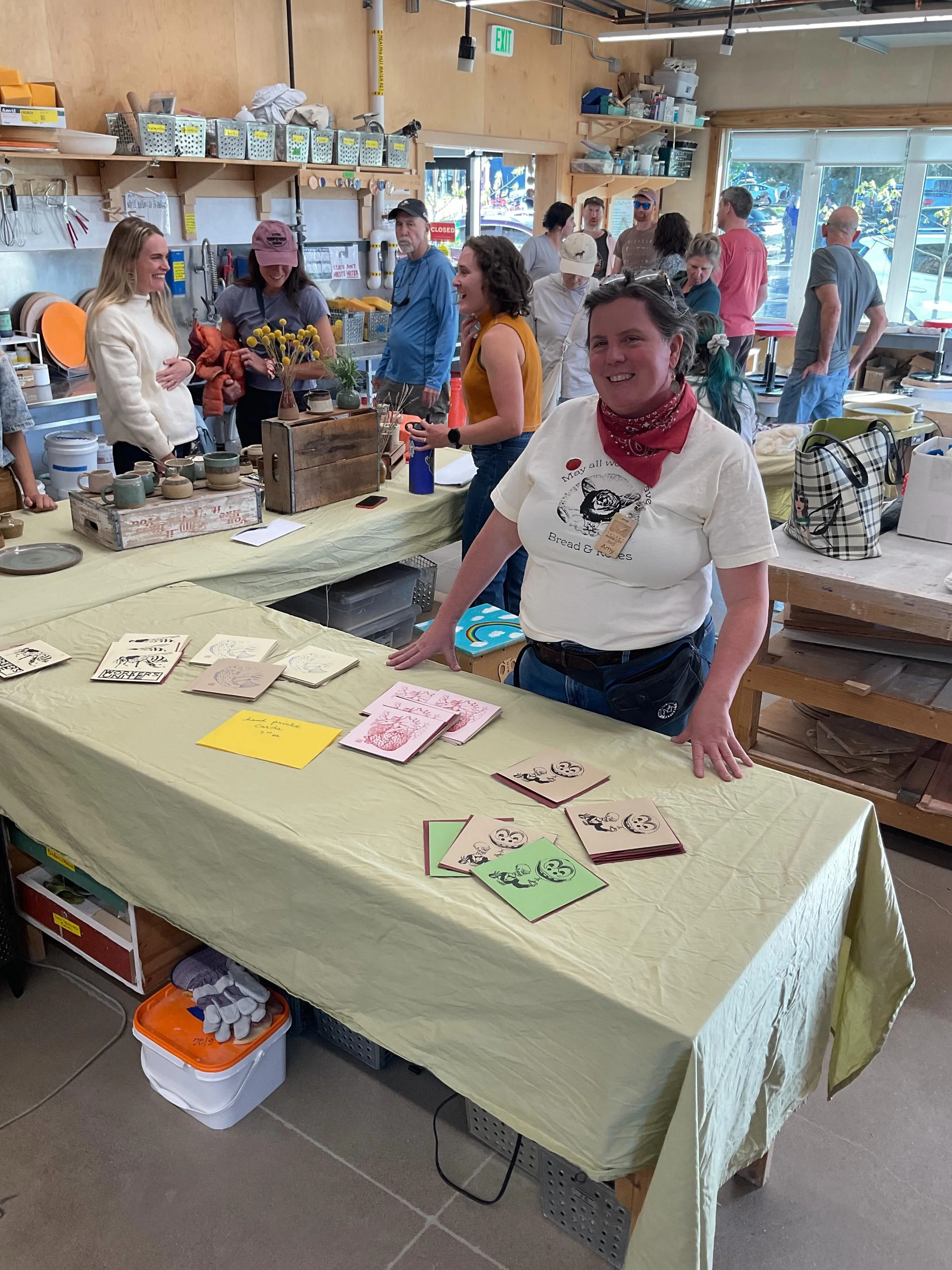 [Espa&ntilde;ol abajo] ✨💙🤩
Wow&mdash;thank you to the 285 people who came out for the Art Walk this past Friday! We loved seeing all the smiling faces and enjoying the beautiful live music by Jesus!
We&rsquo;re excited to continue building communit
