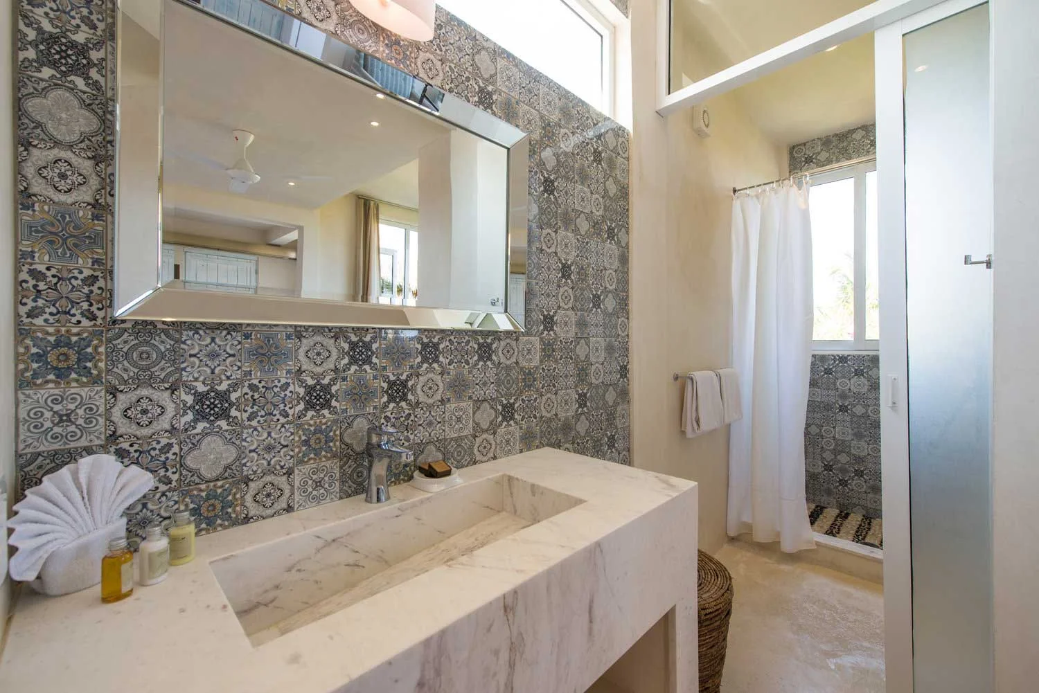 Coco+Rm+8+Bath-7337-(Compressed).jpg