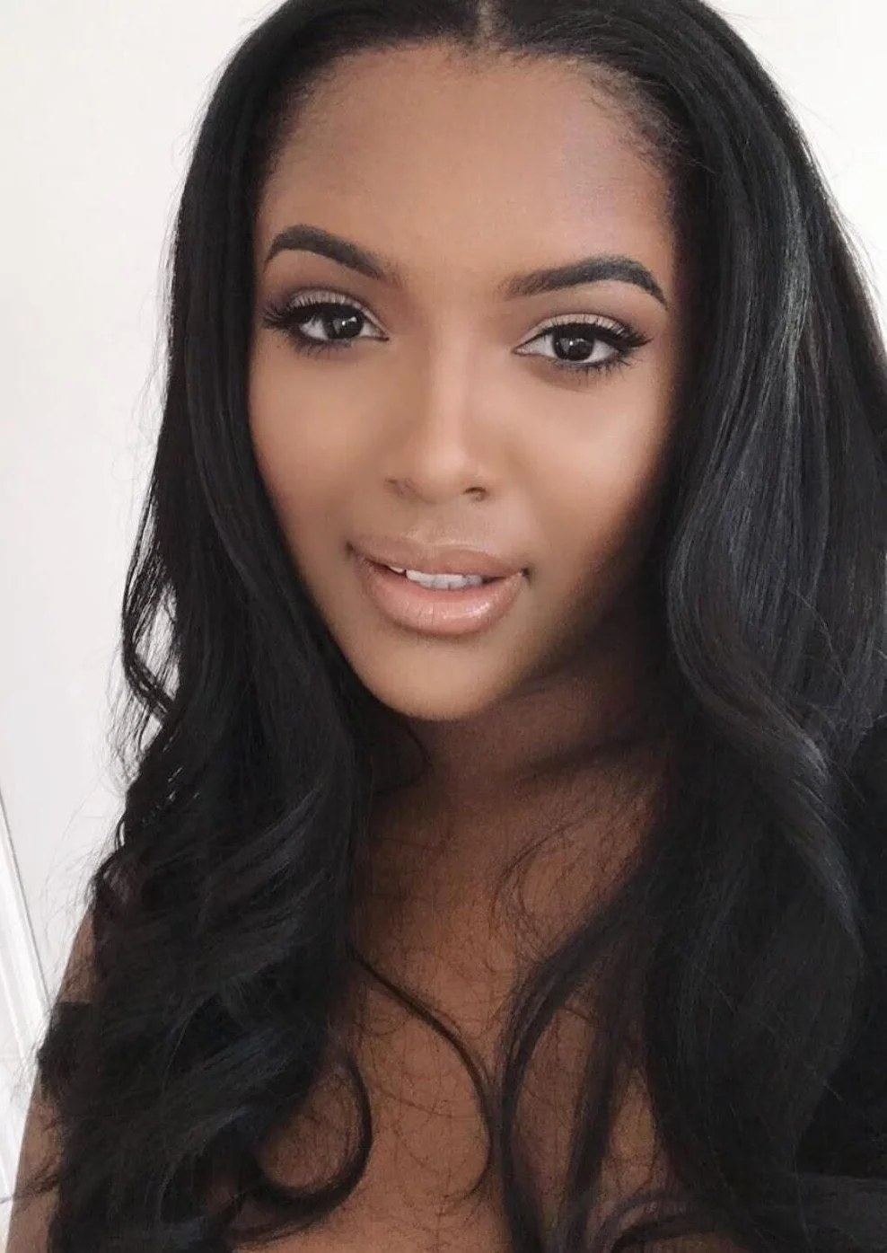 Autumn Starr Bellamy was born and raised in Long Island NY. She is a self-taught make-up artist and has been in the industry for 3 years. In her adolescent years Autumn always had a love for makeup and beauty. She began to encourage others to appreciate their own beauty and self worth when she founded an organization in her high school called A.V.A (Audacious Voices Aspiring). This organization was created for young females who are challenged with low self-esteem, and want to overcome it to step into their greatness. From A.V.A she took her experience and began to build her network through doing make up for weddings and proms. Moving forward, she built her social media platform by documenting her transformation and motivated others to do the same. In doing so she became a social media influencer with over 120,000 followers. Want to learn what you need to do to your beauty and fitness regimen in order to look camera ready? REGISTER HERE to see Autumn speak at the Lights, Camera, Action! media training intensive. Stay in touch with Autumn on social media at: http://www.instagram.com/_AutumnStarr http://www.twitter.com/__Autumntarr