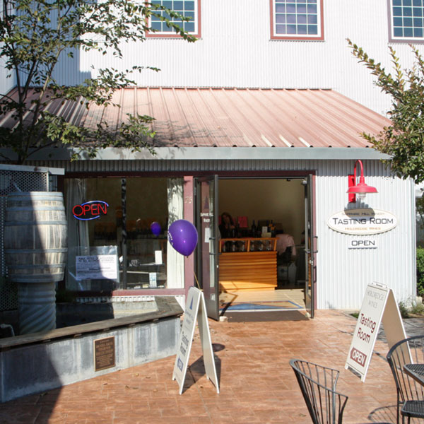 http://ne14zin.com/Wineries/Sonoma/Healdsburg.html