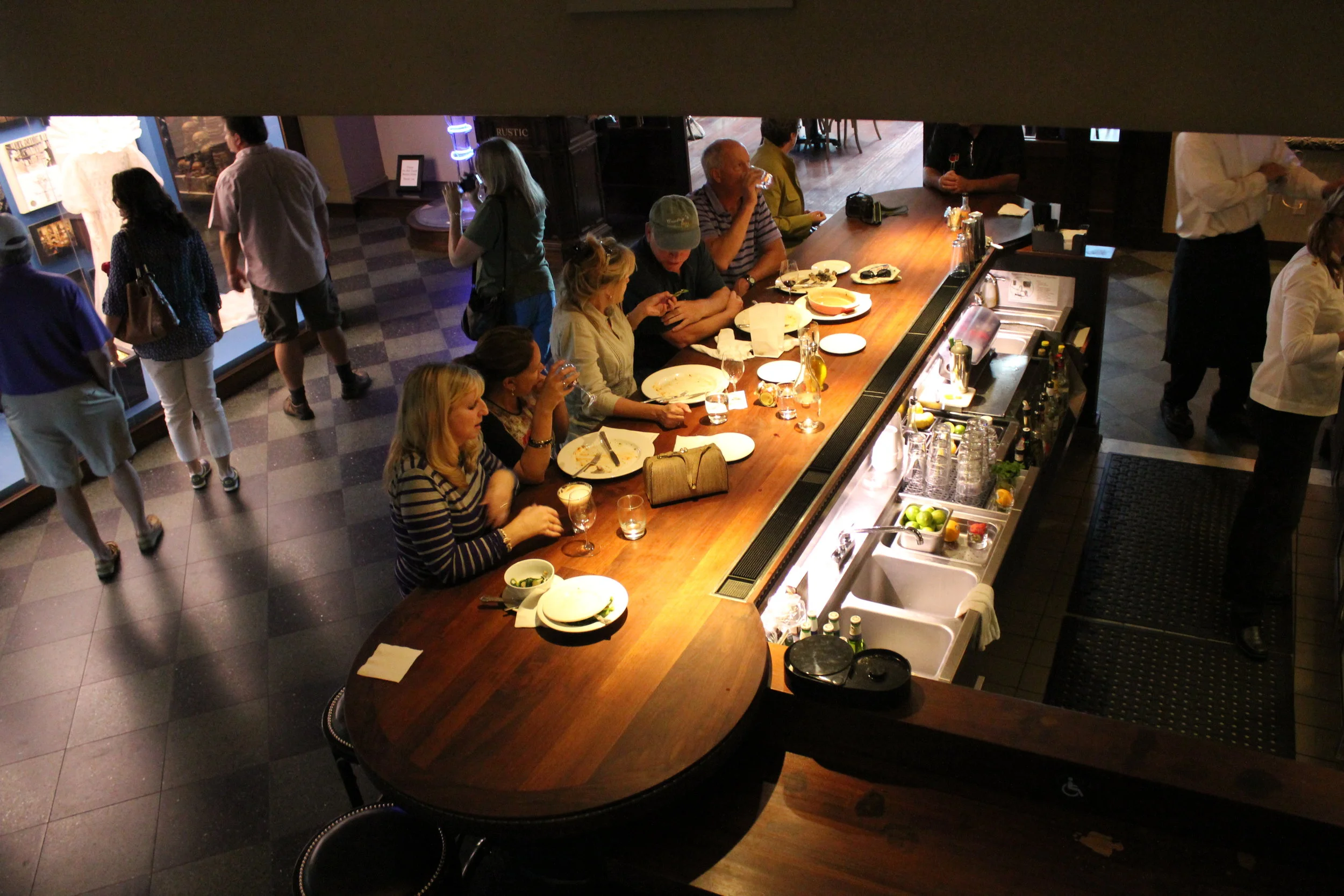 Great bar scene, perfect for dining and cocktails
