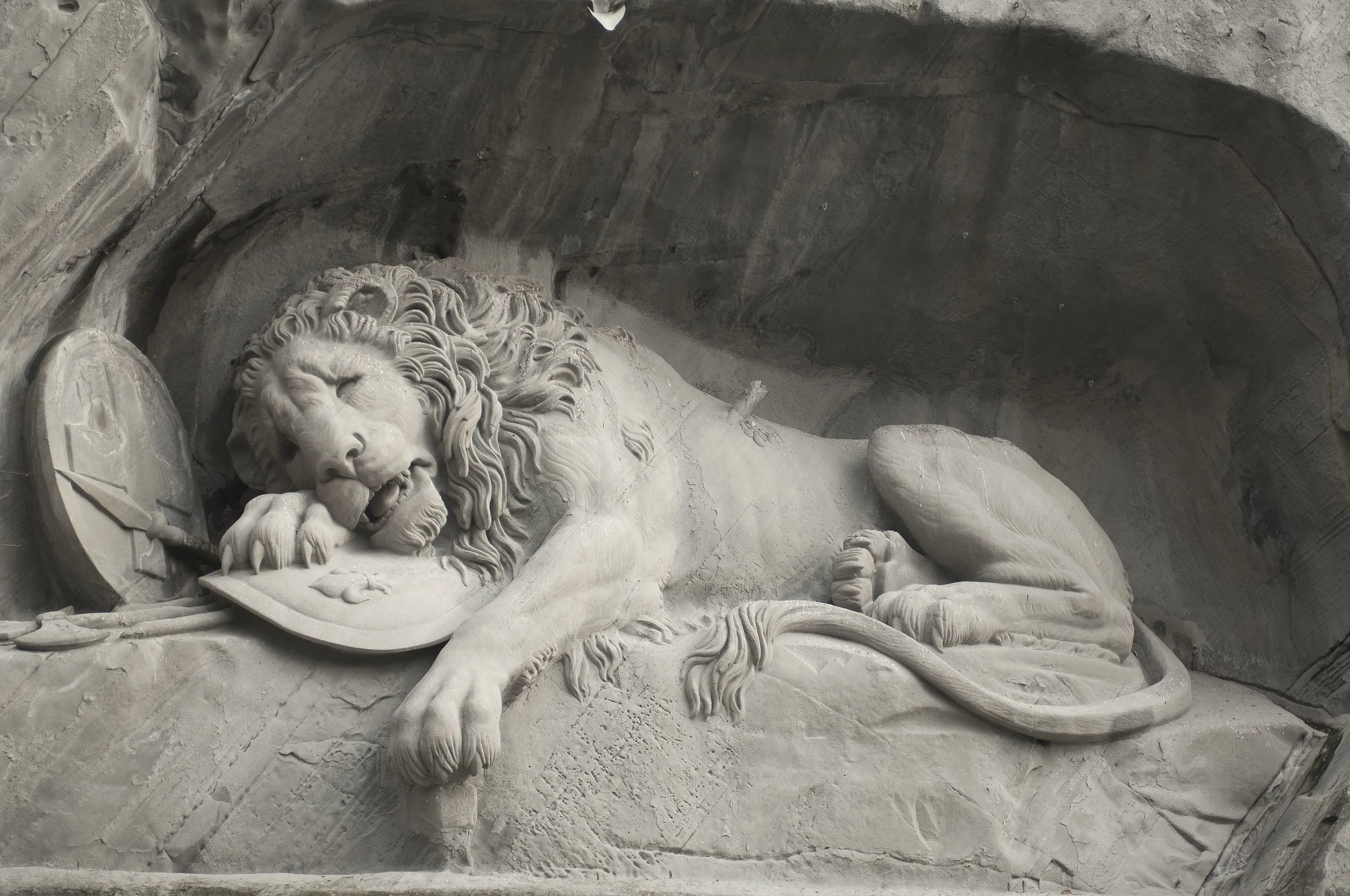 Löwendenkmal_-_The_Lion_Monument_(Lucerne)_02.jpg