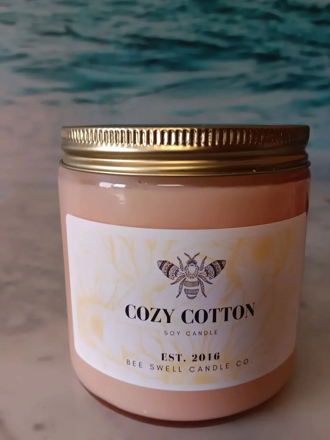 New Scent ALERT! Cozy Cotton smells like fresh laundry hanging out to dry on a summer day! It's clean, fresh, and timeless.
.
Available on the website in a variety of vessels. Come smell in person at @splitrailwinery February 15th from 1-5 for their 