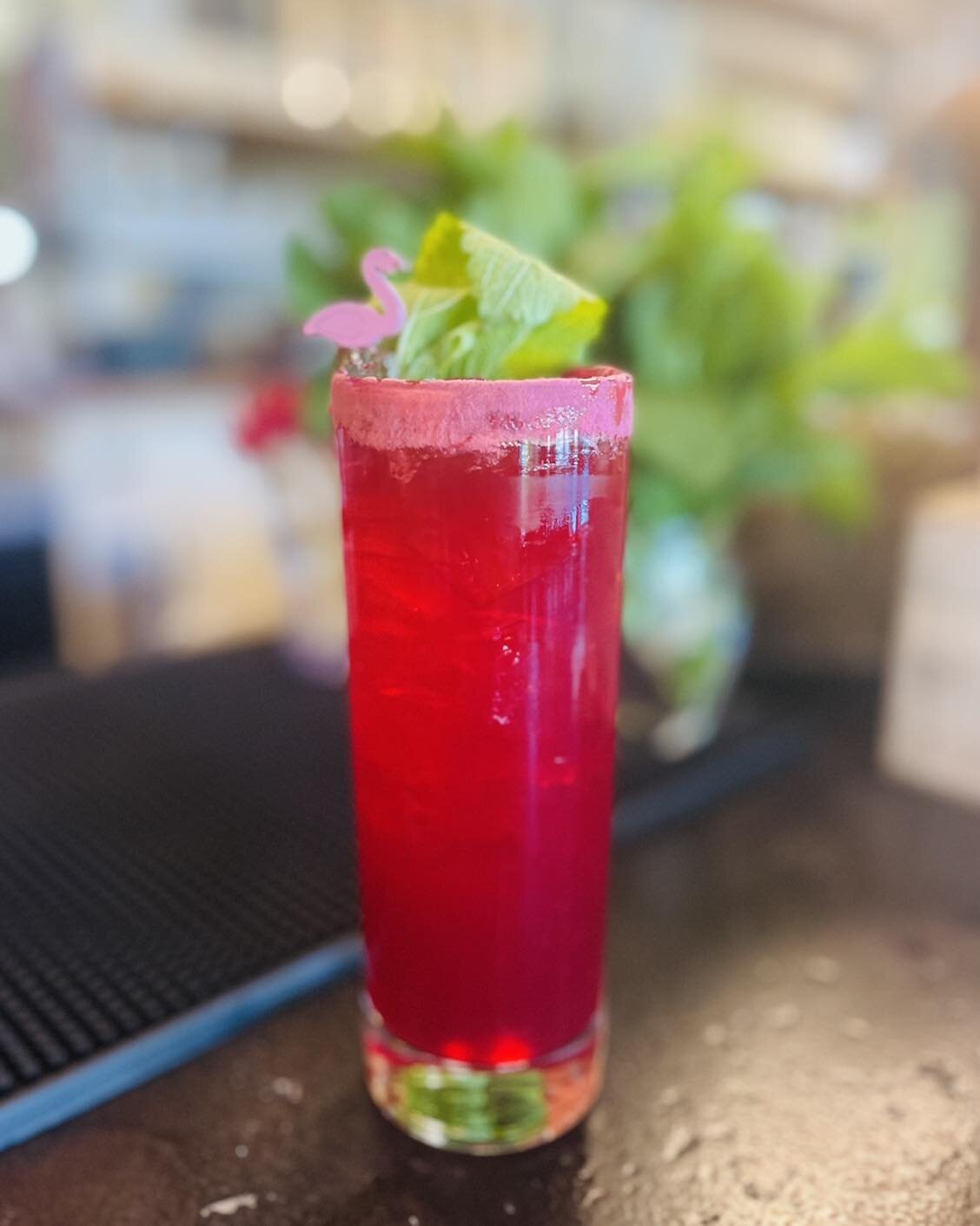 Weather this beautiful warrants a pink flamingo float on this weeks cocktail special&hellip;🦩

Tequila, hibiscus syrup, organic lime juice, lemon balm and a raspberry powder rim. 

#pinkdrinks #cocktailspecial #drinklocal #thinkglobal  #helloshunshi