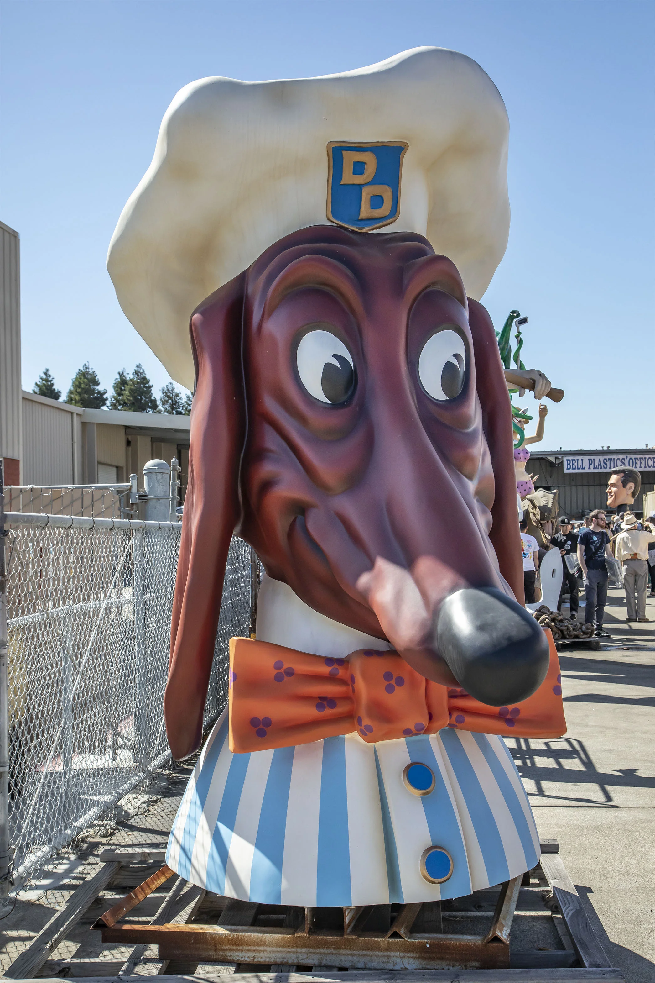  Doggie Diner was a small fast food restaurant chain serving hot dogs and hamburgers in San Francisco and Oakland, California that operated from 1948 to 1986. The most notable feature of the Doggie Diner chain was the sign: a 7-foot-tall (2.1 m) rota