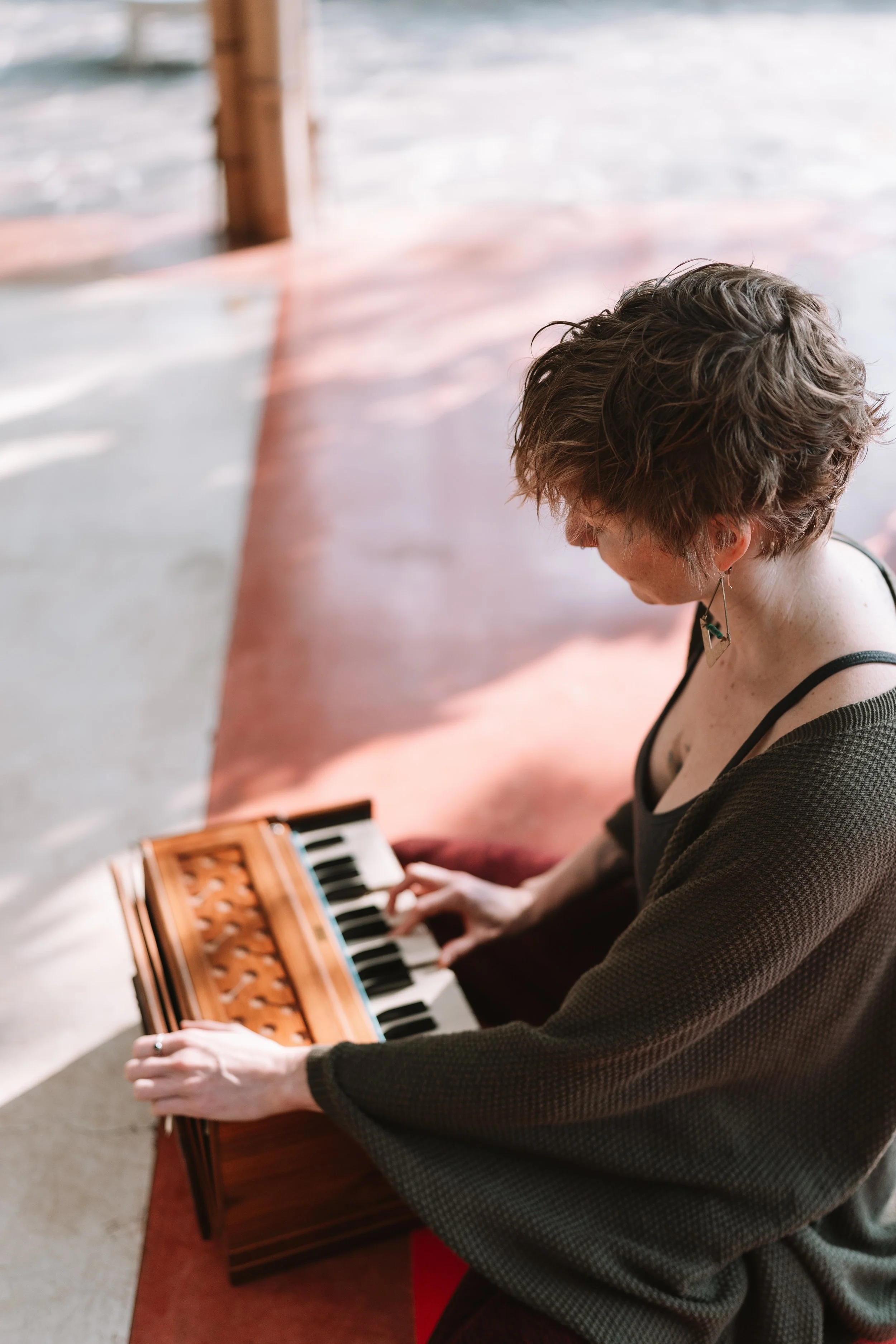 Chanting to Bliss: Kirtan at Symmetry Yoga