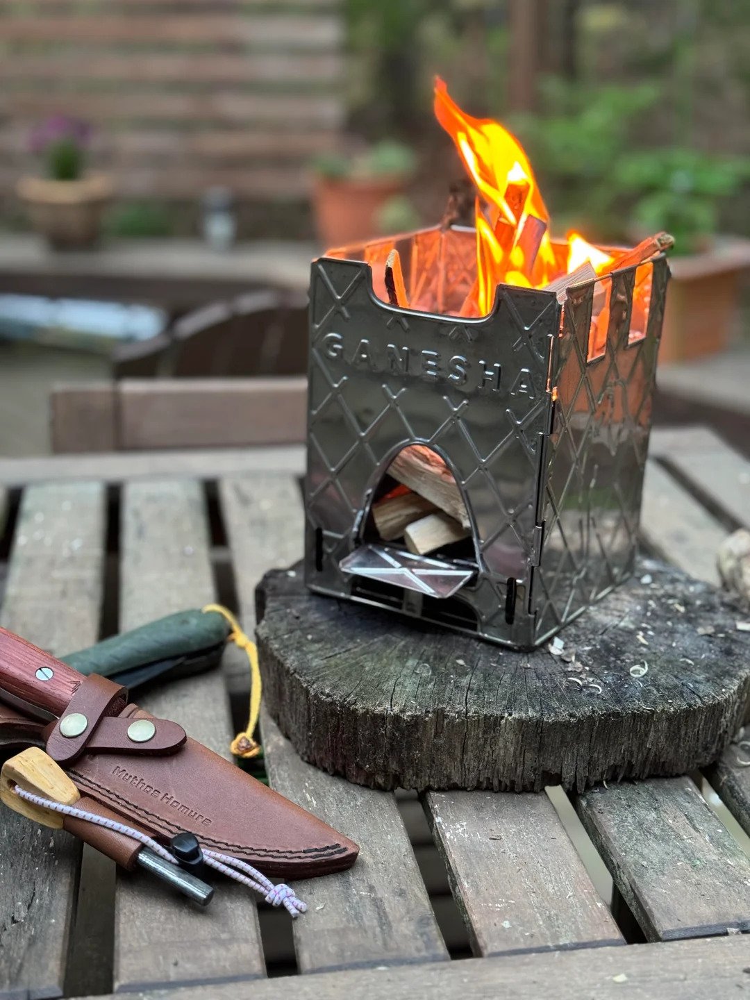 reddit-product-photo-with-knives.jpg