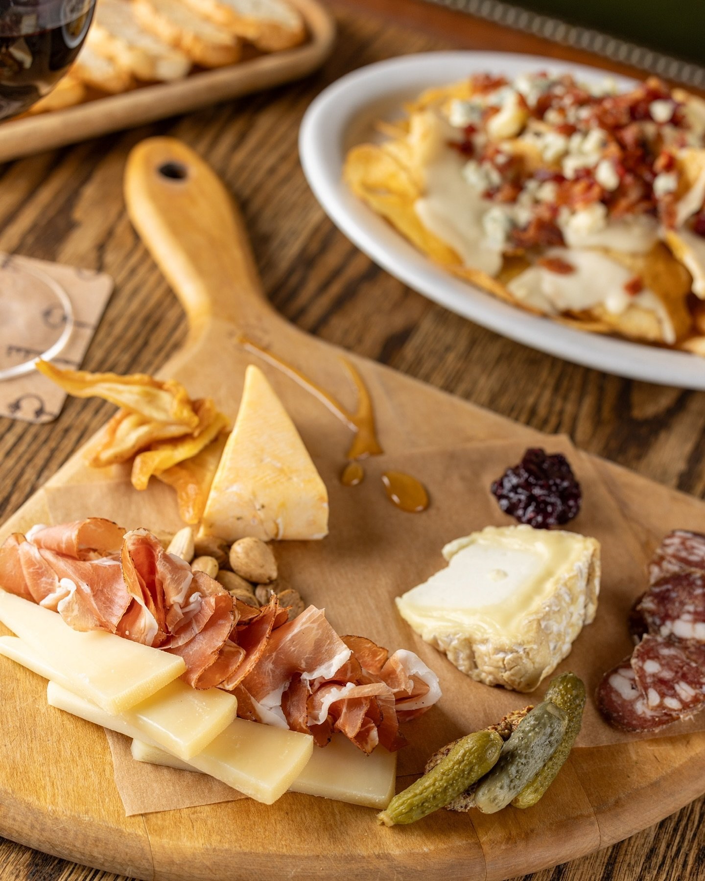 🧀 Who doesn&rsquo;t love a good Cheese &amp; Charcuterie Board?! An after work snack when we&rsquo;re filming @SideDoorCDM, part of @LawrysThePrimeRib Restaurants. Perks of the job 🤩! #palmandocean #restaurantmarketing #restaurantsocialmedia